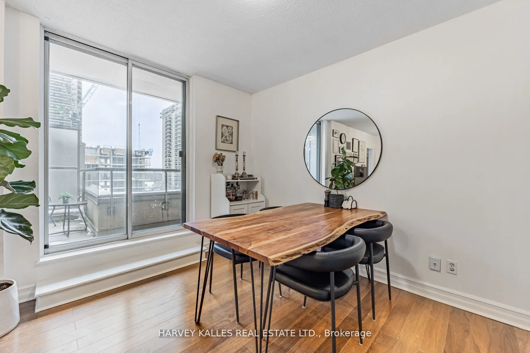 5 Rosehill Avenue #910