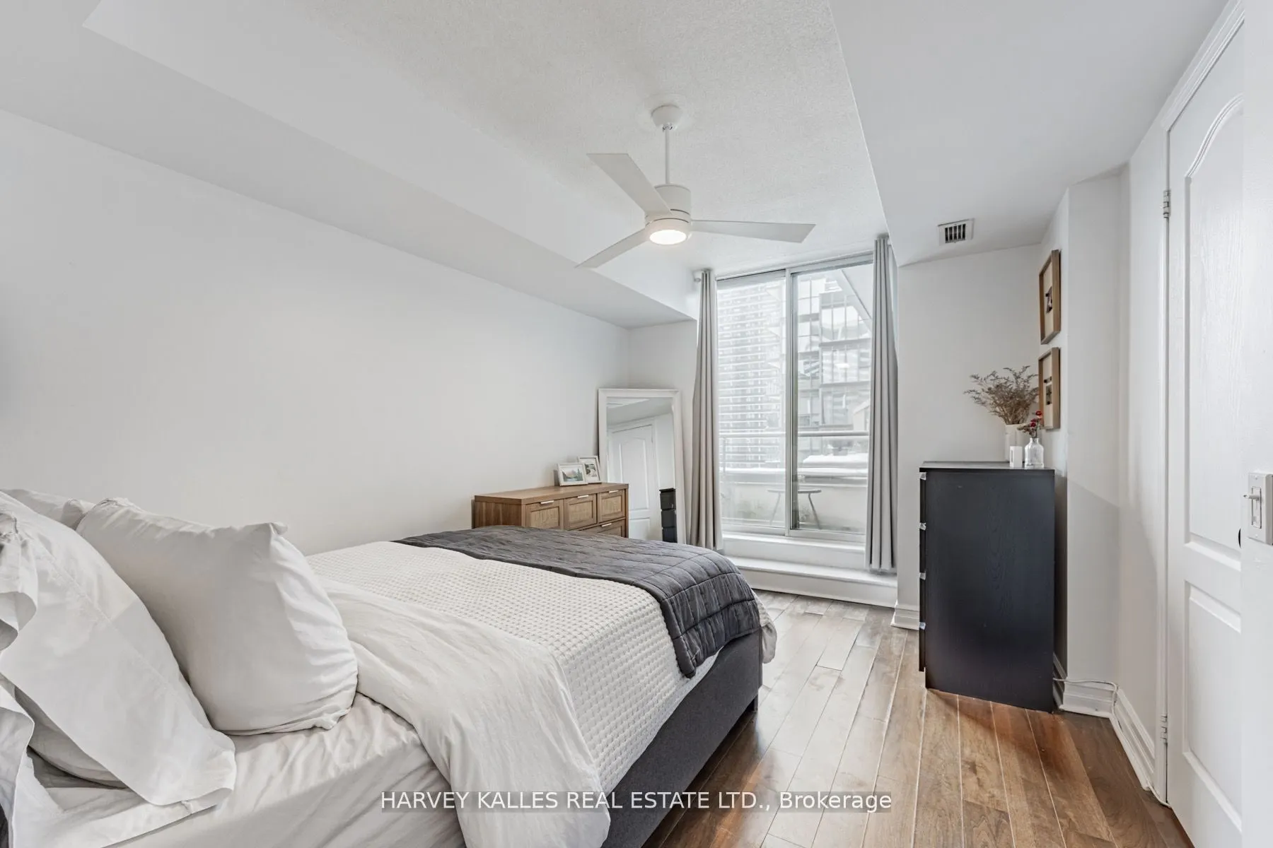 5 Rosehill Avenue #910