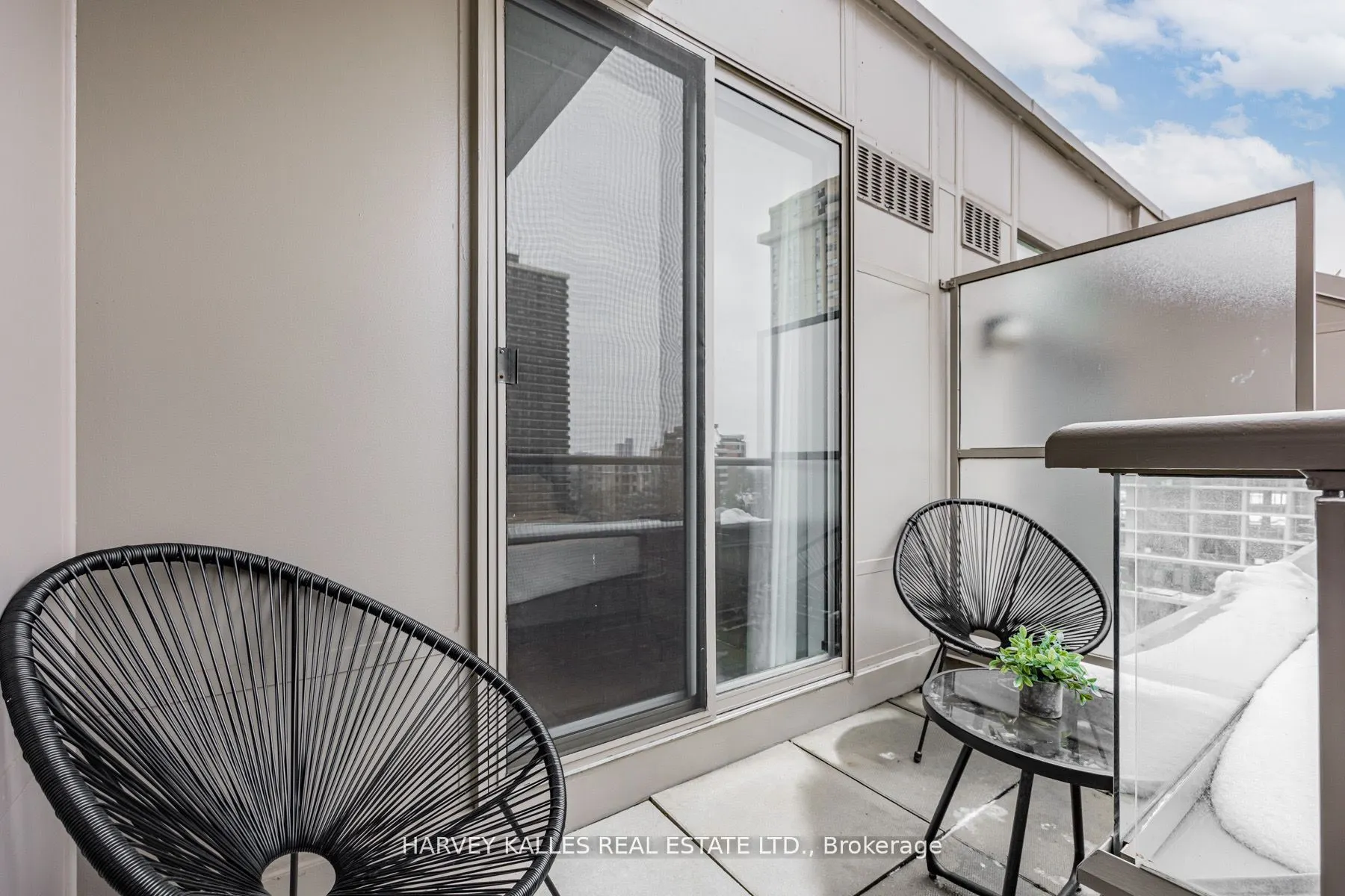 5 Rosehill Avenue #910