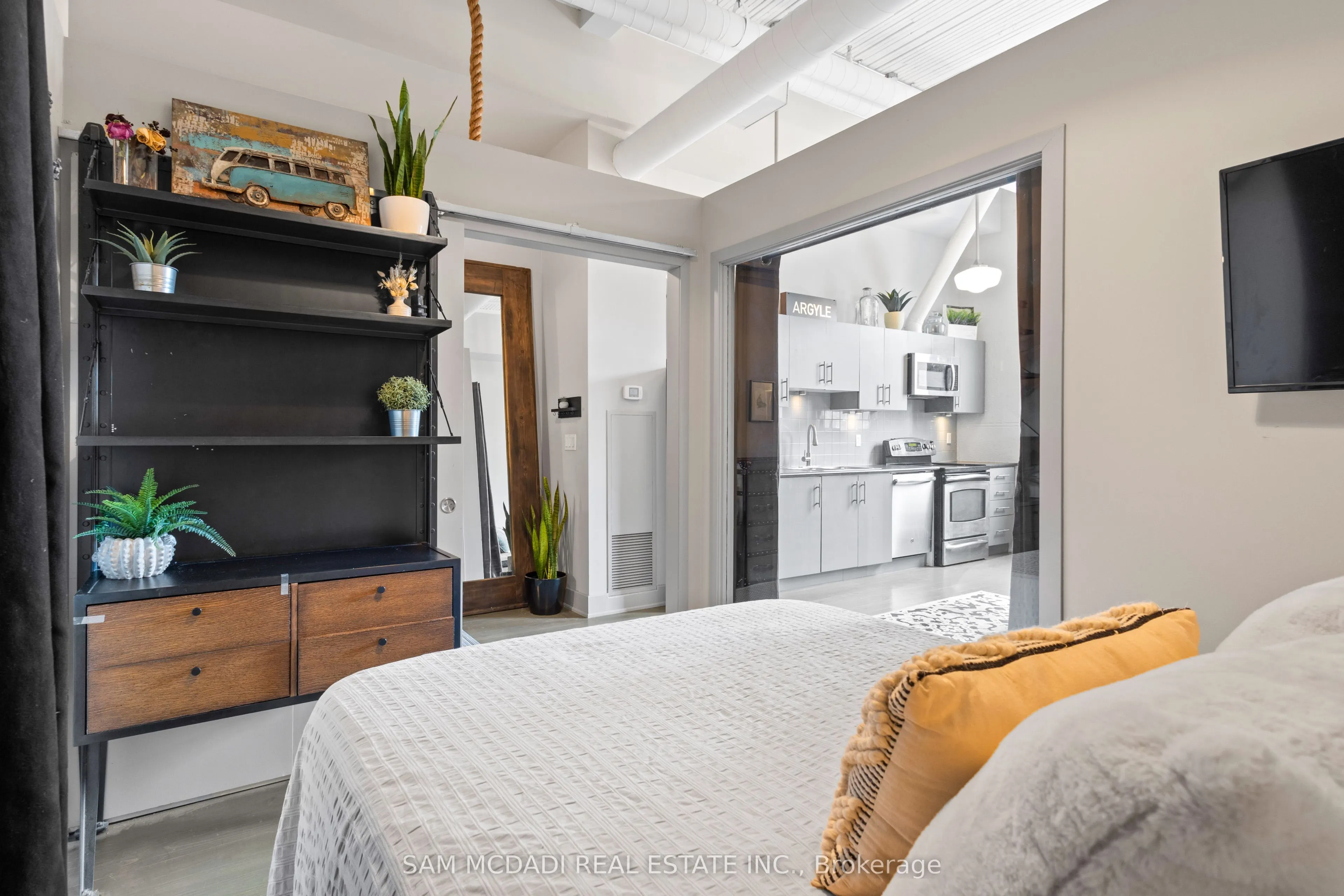 183 Dovercourt Road, #204