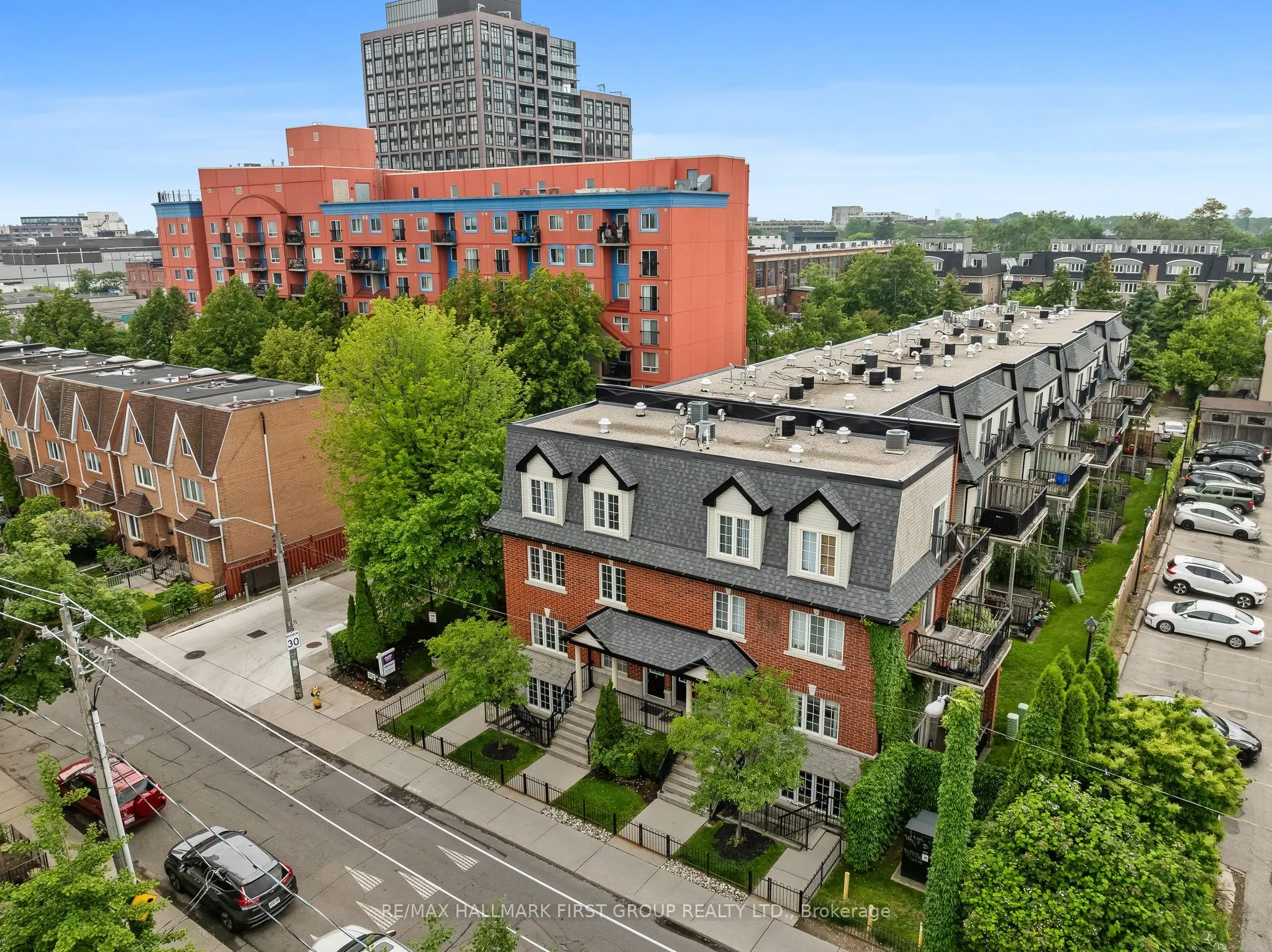 262 St. Helen's Avenue, #102