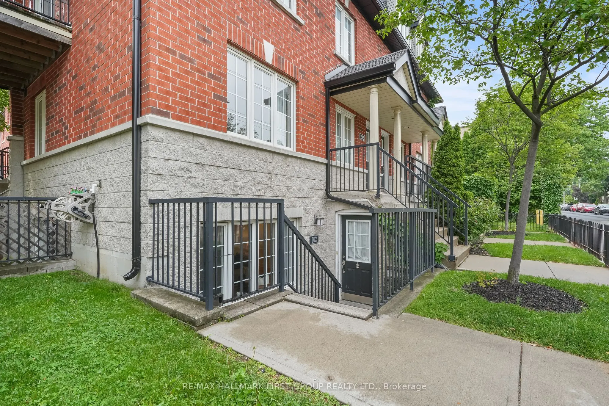 262 St. Helen's Avenue, #102