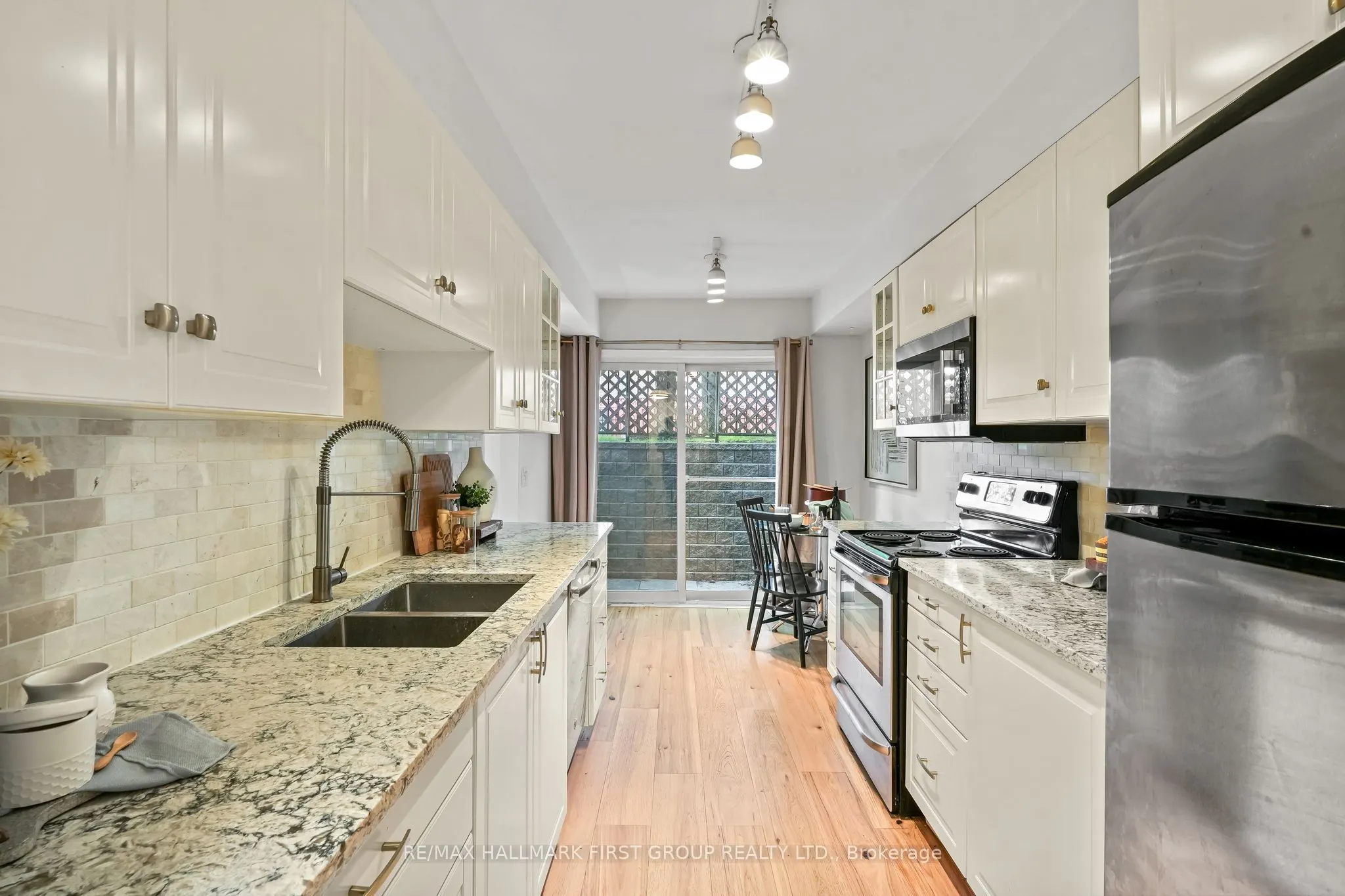 262 St. Helen's Avenue, #102