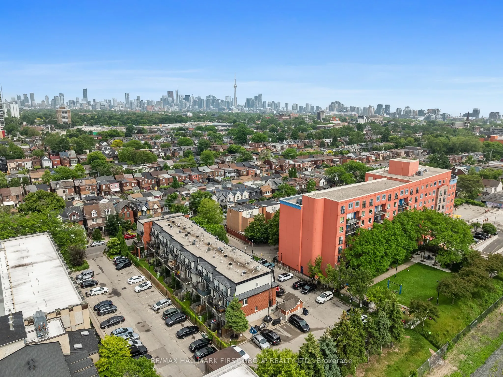 262 St. Helen's Avenue, #102