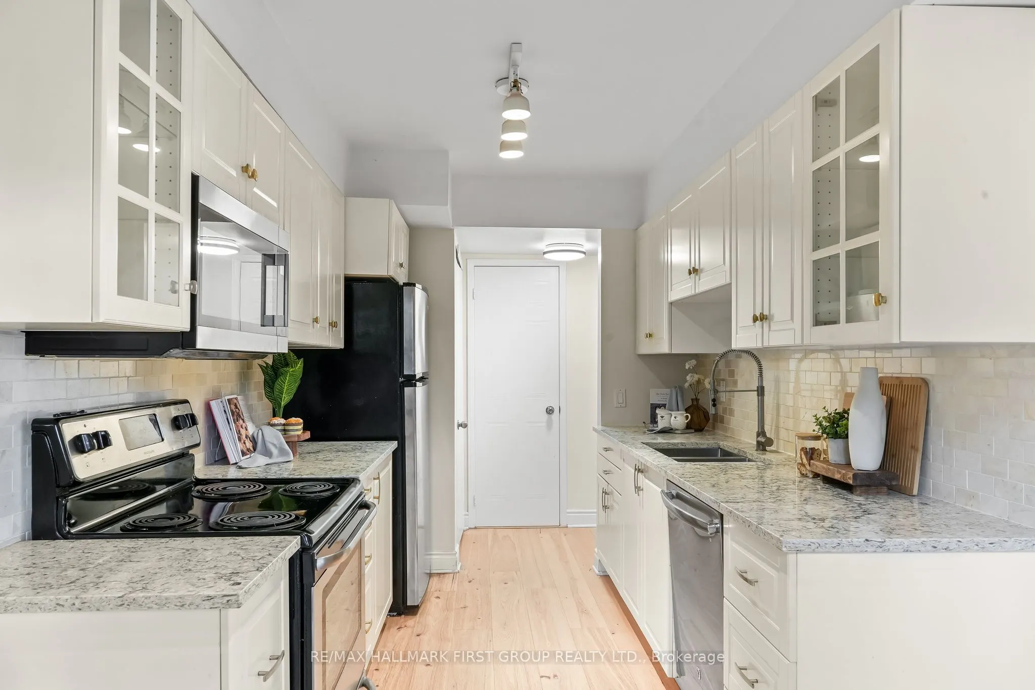 262 St. Helen's Avenue, #102