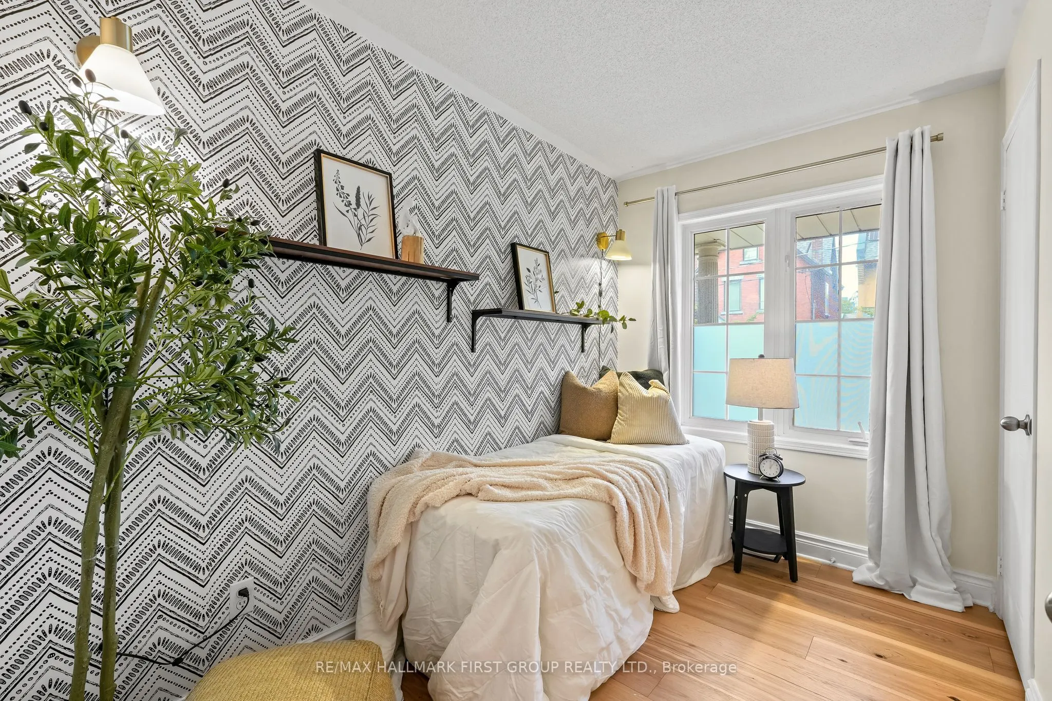 262 St. Helen's Avenue, #102
