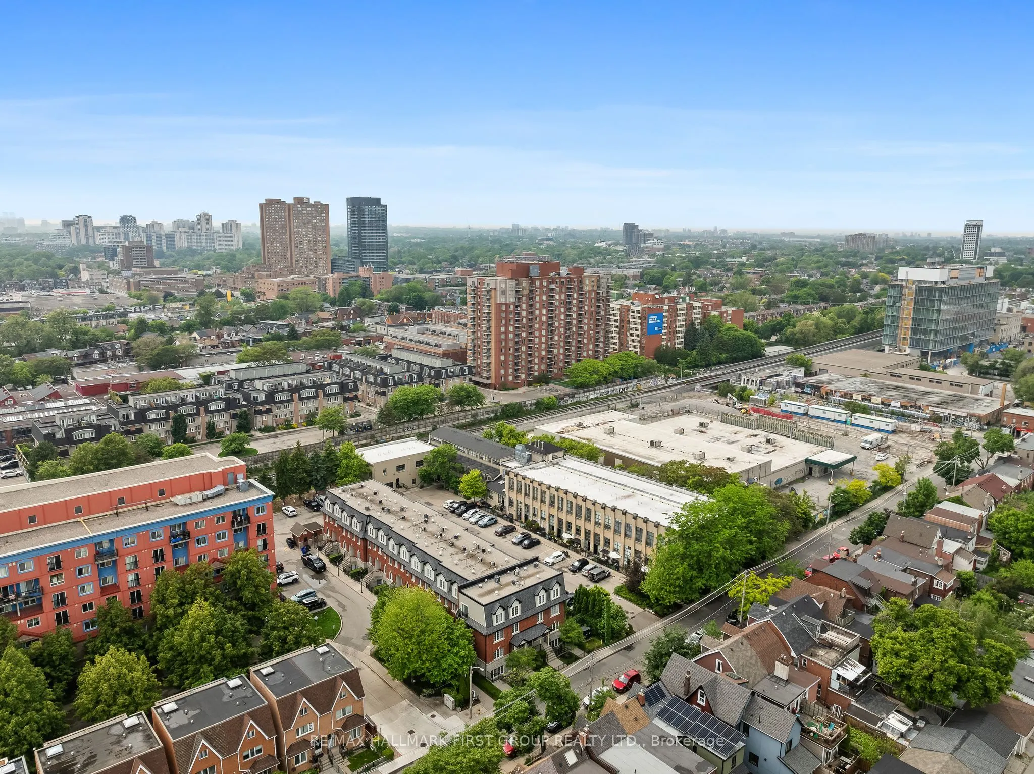 262 St. Helen's Avenue, #102