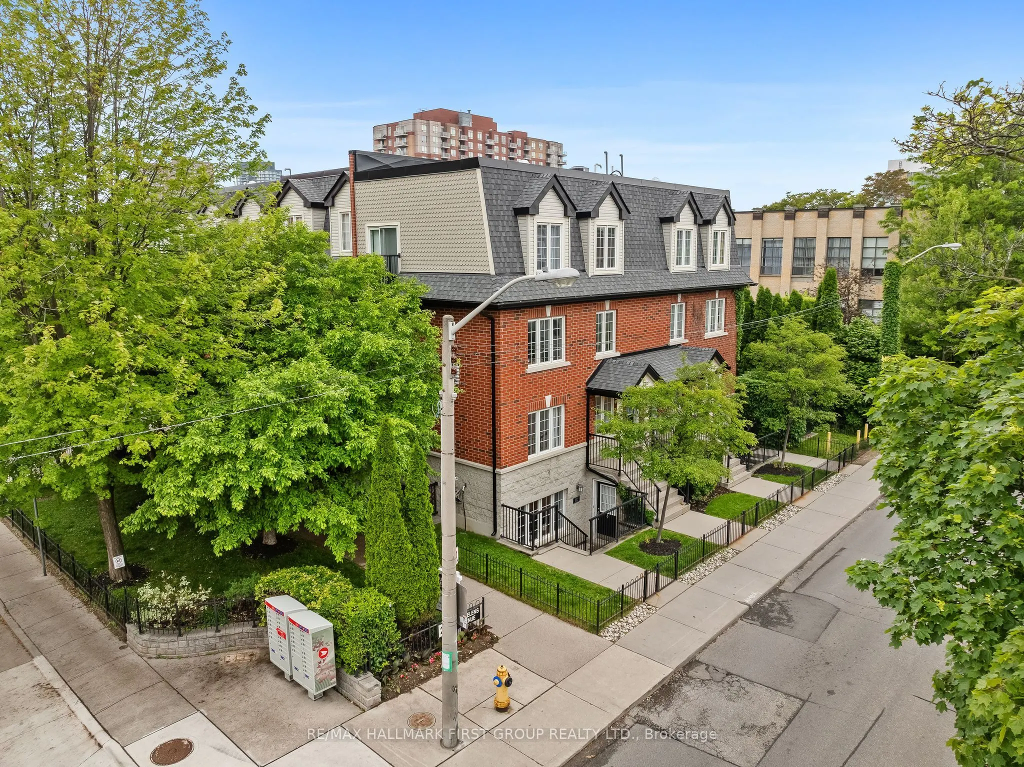 262 St. Helen's Avenue, #102