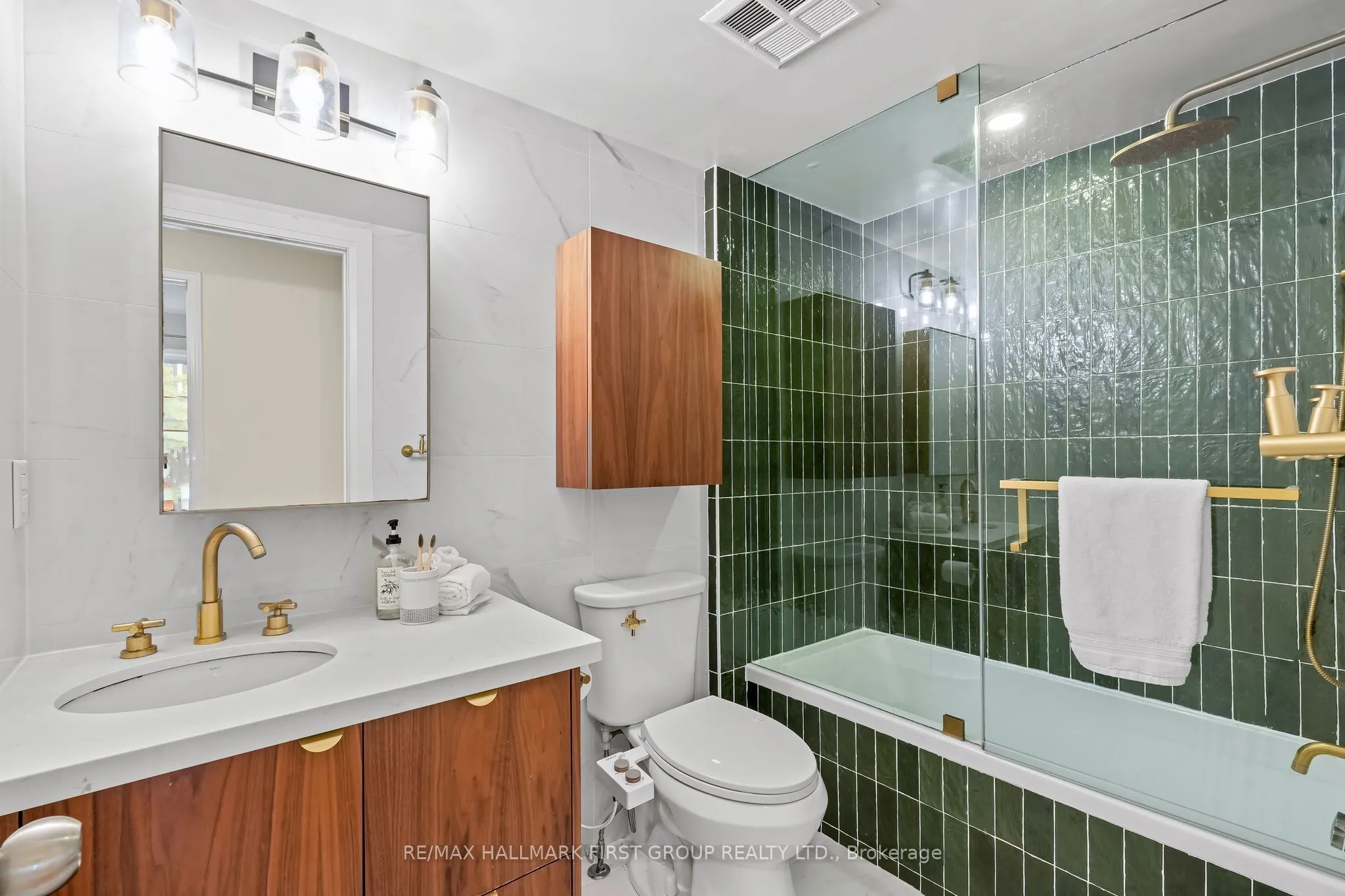 262 St. Helen's Avenue, #102