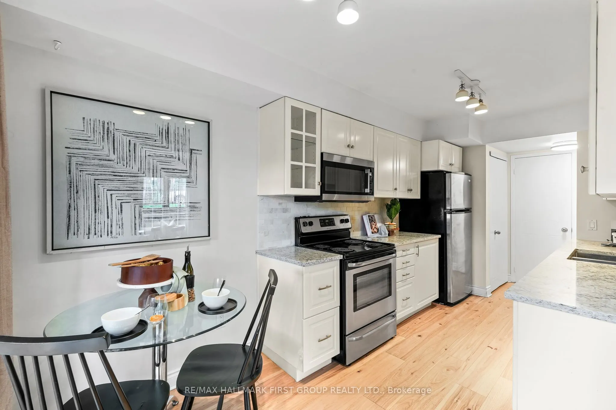 262 St. Helen's Avenue, #102