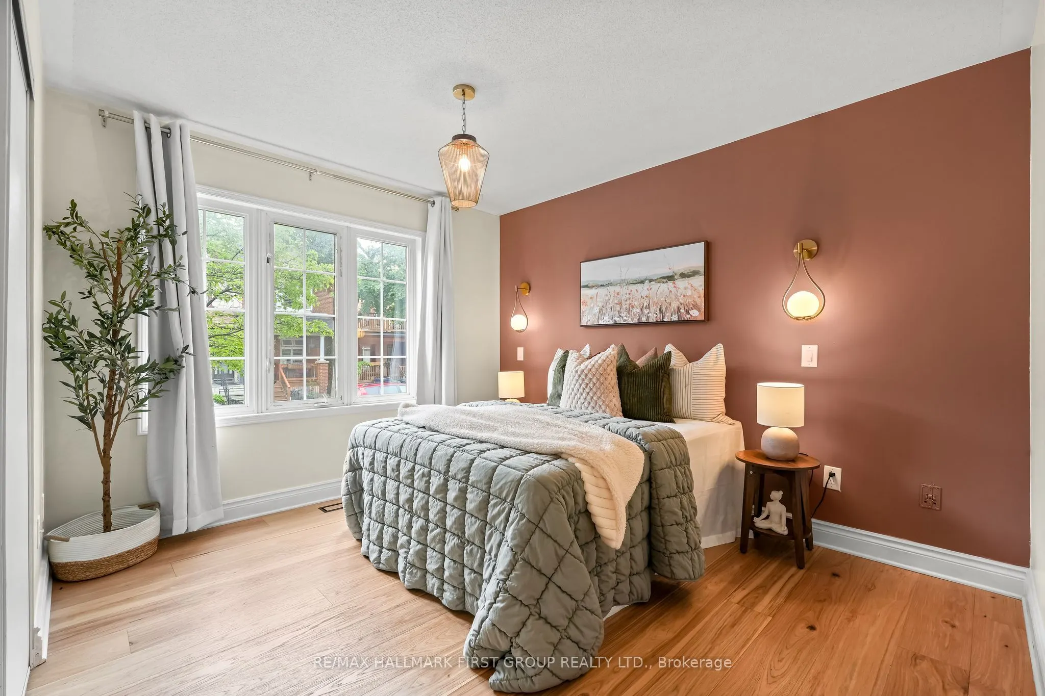 262 St. Helen's Avenue, #102