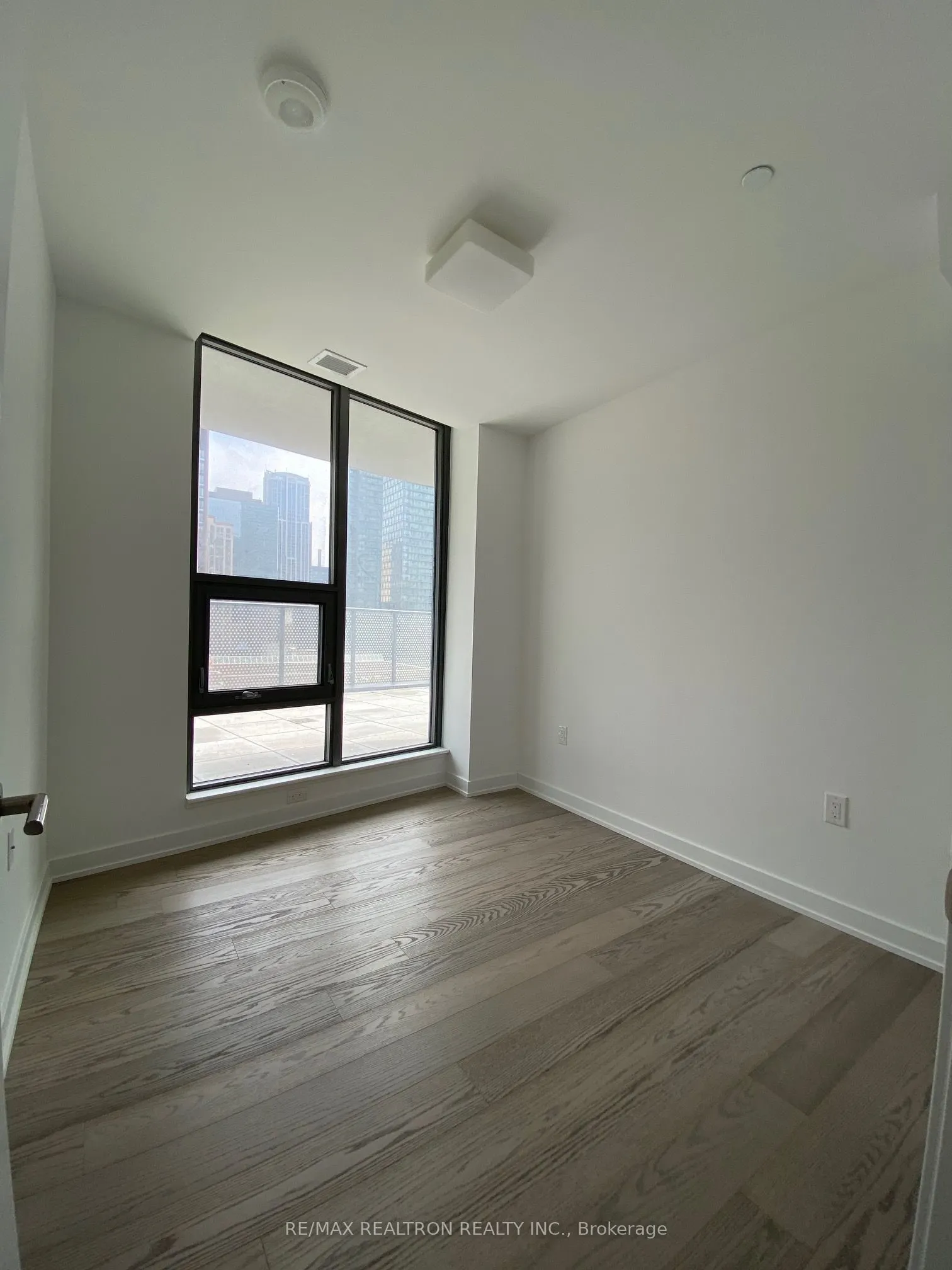11 Wellesley Street W, #607