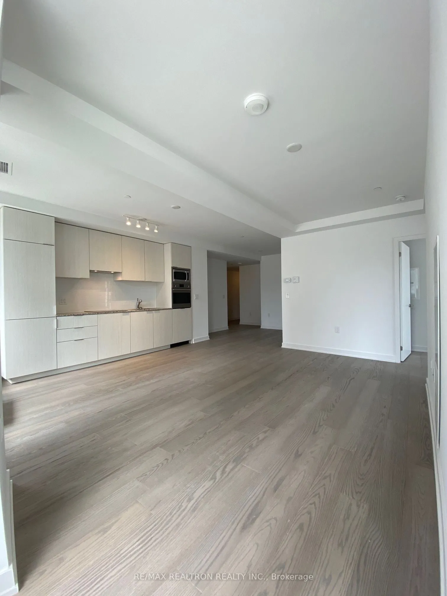 11 Wellesley Street W, #607