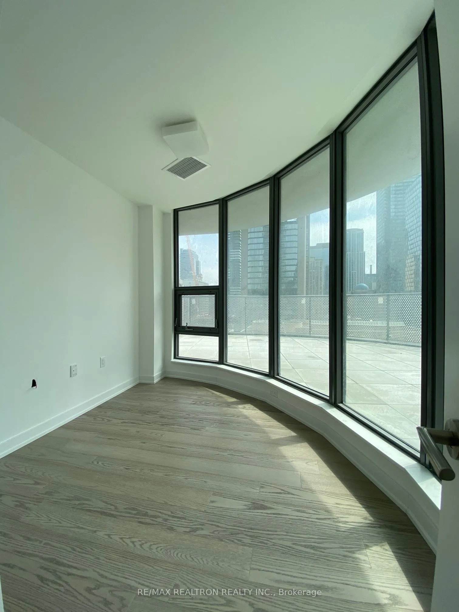 11 Wellesley Street W, #607