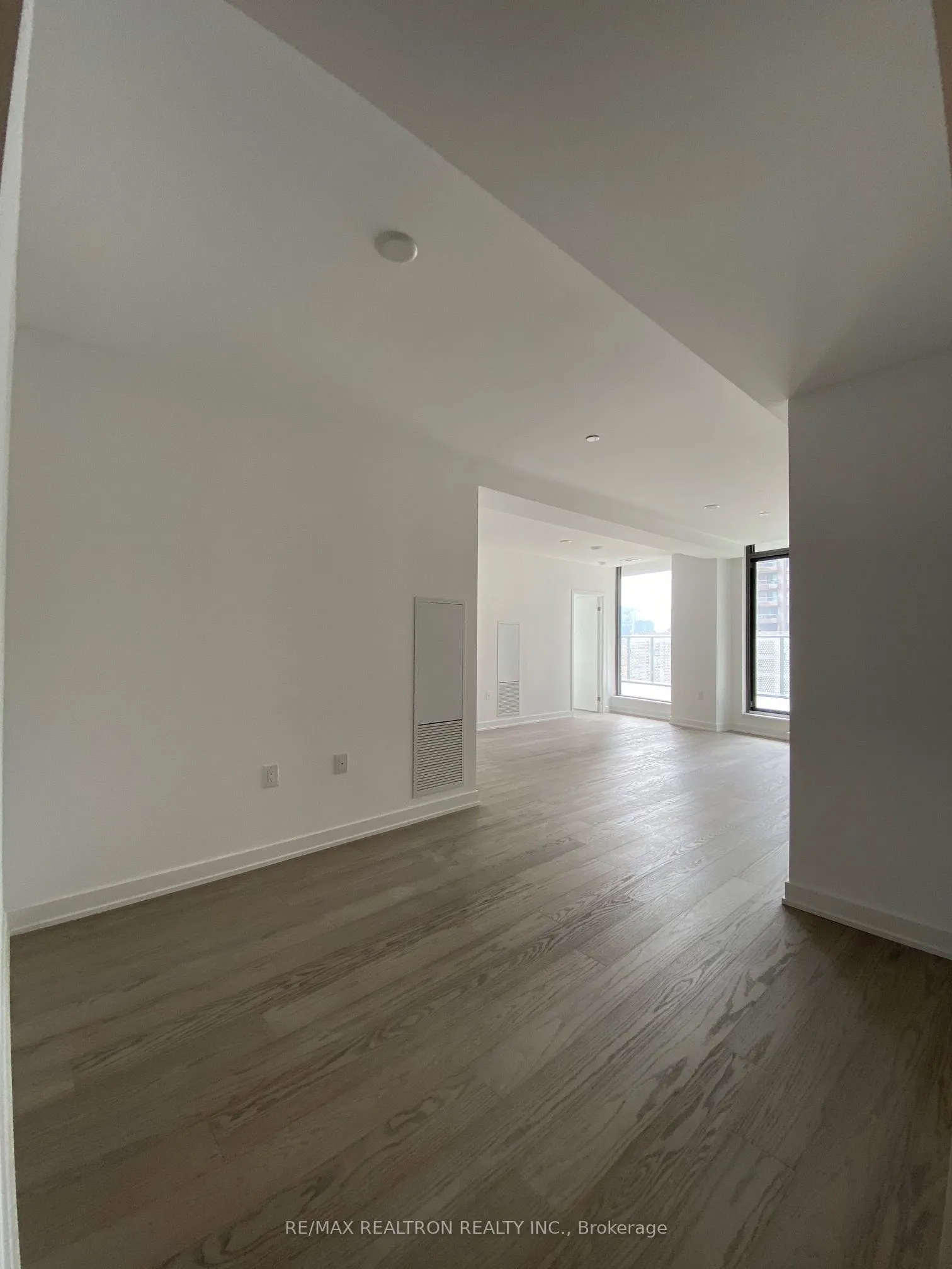 11 Wellesley Street W, #607