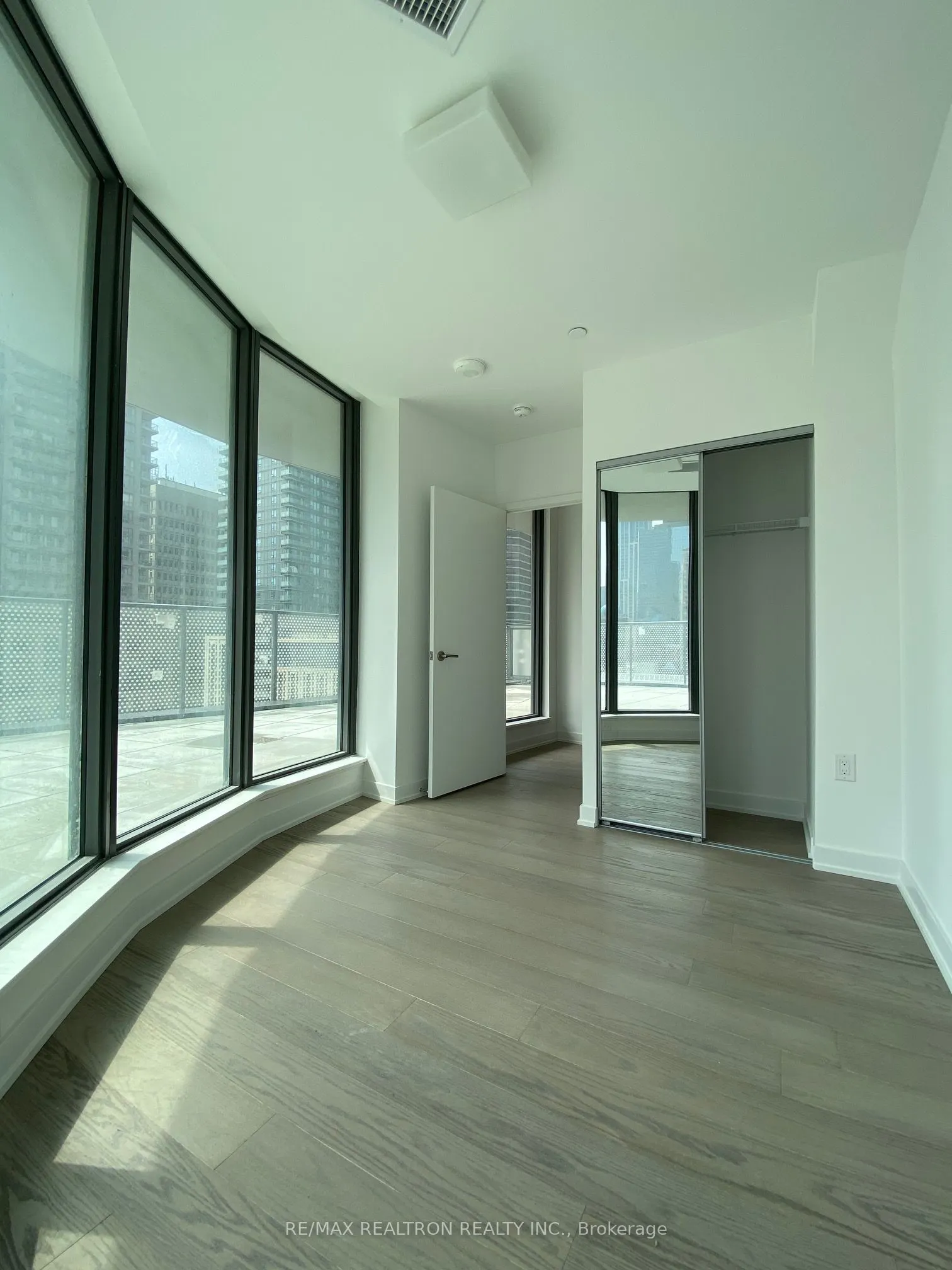 11 Wellesley Street W, #607