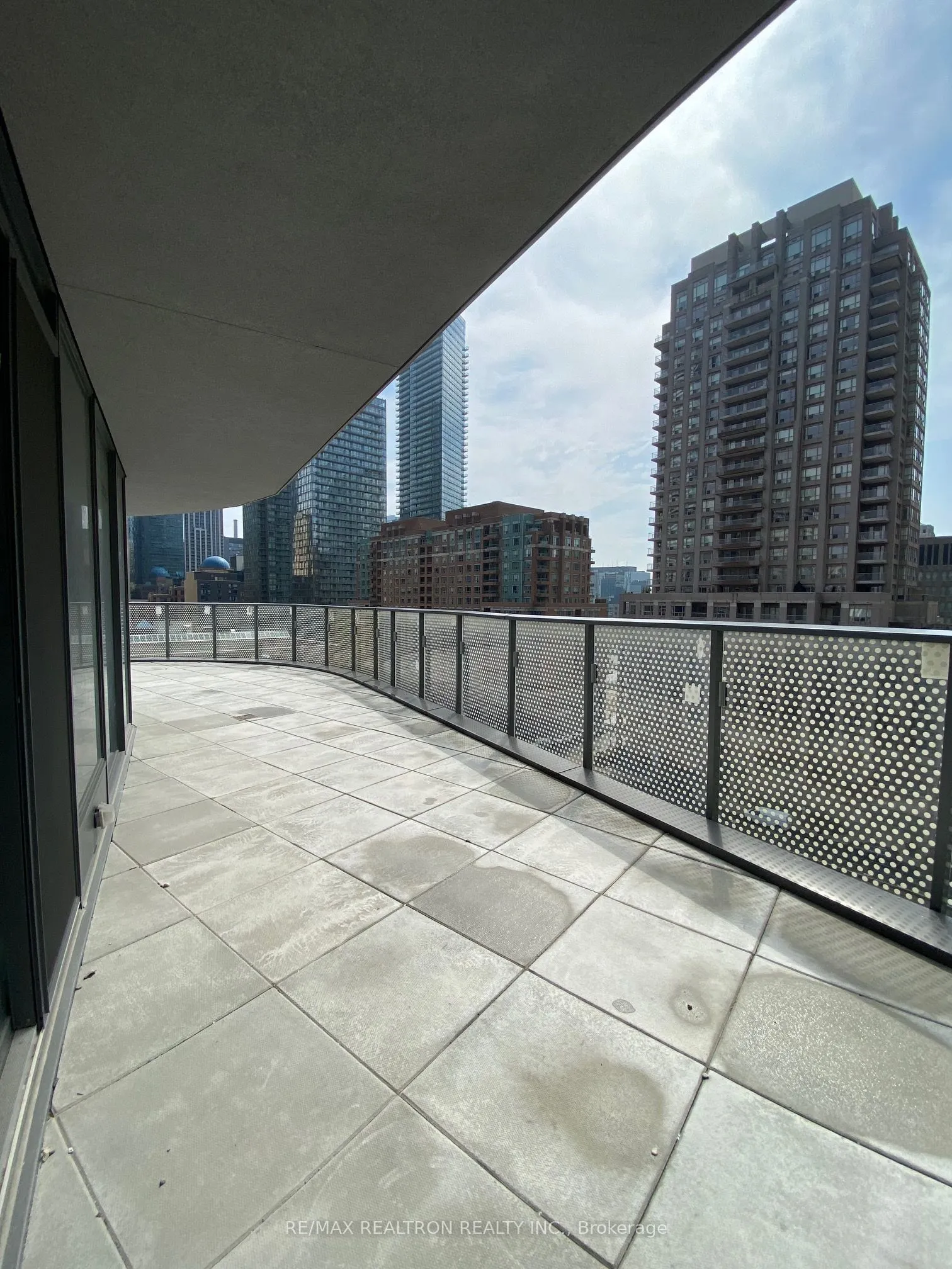 11 Wellesley Street W, #607