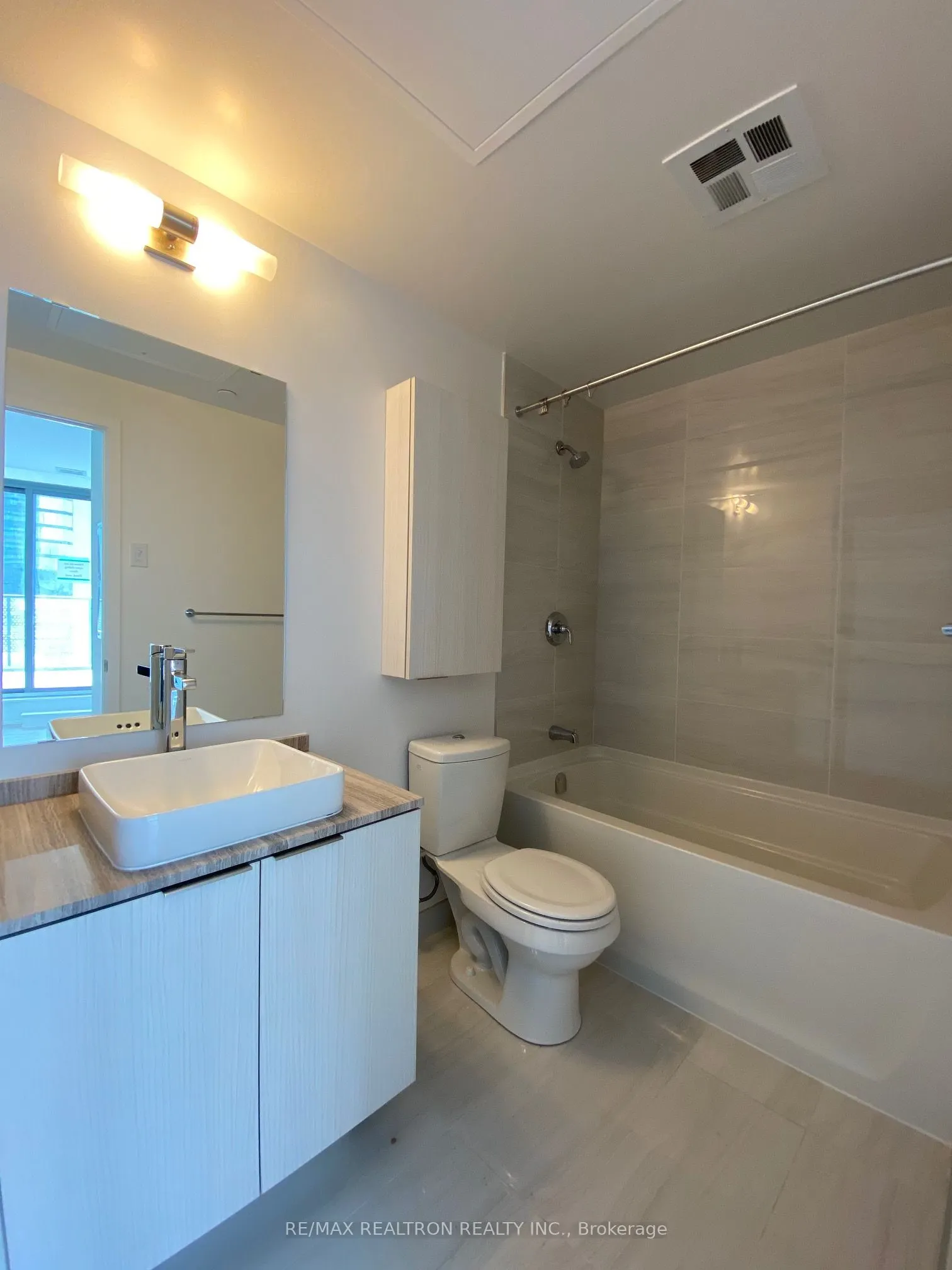 11 Wellesley Street W, #607