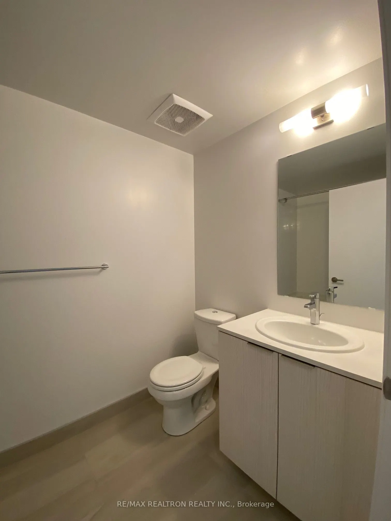 11 Wellesley Street W, #607