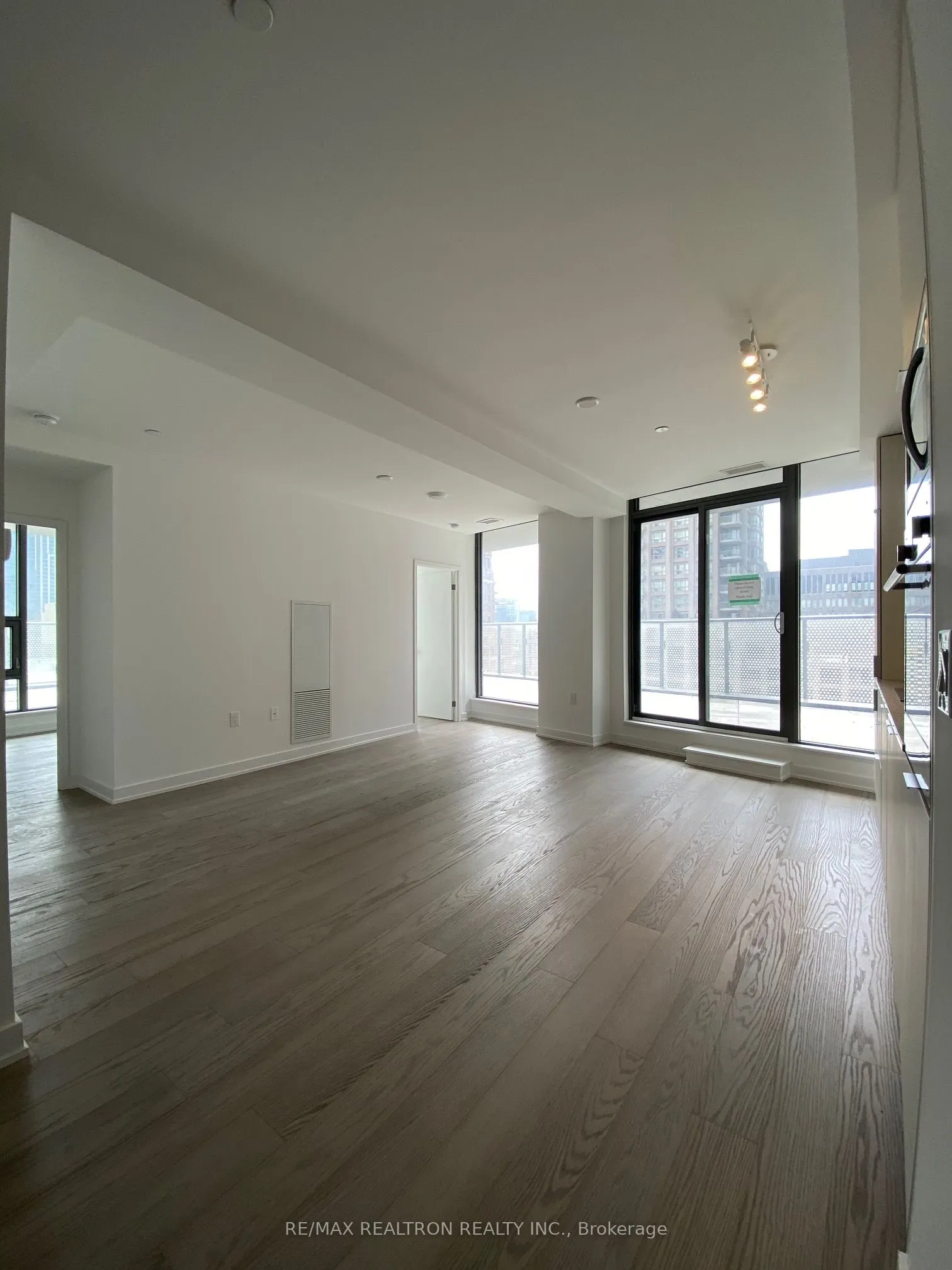 11 Wellesley Street W, #607