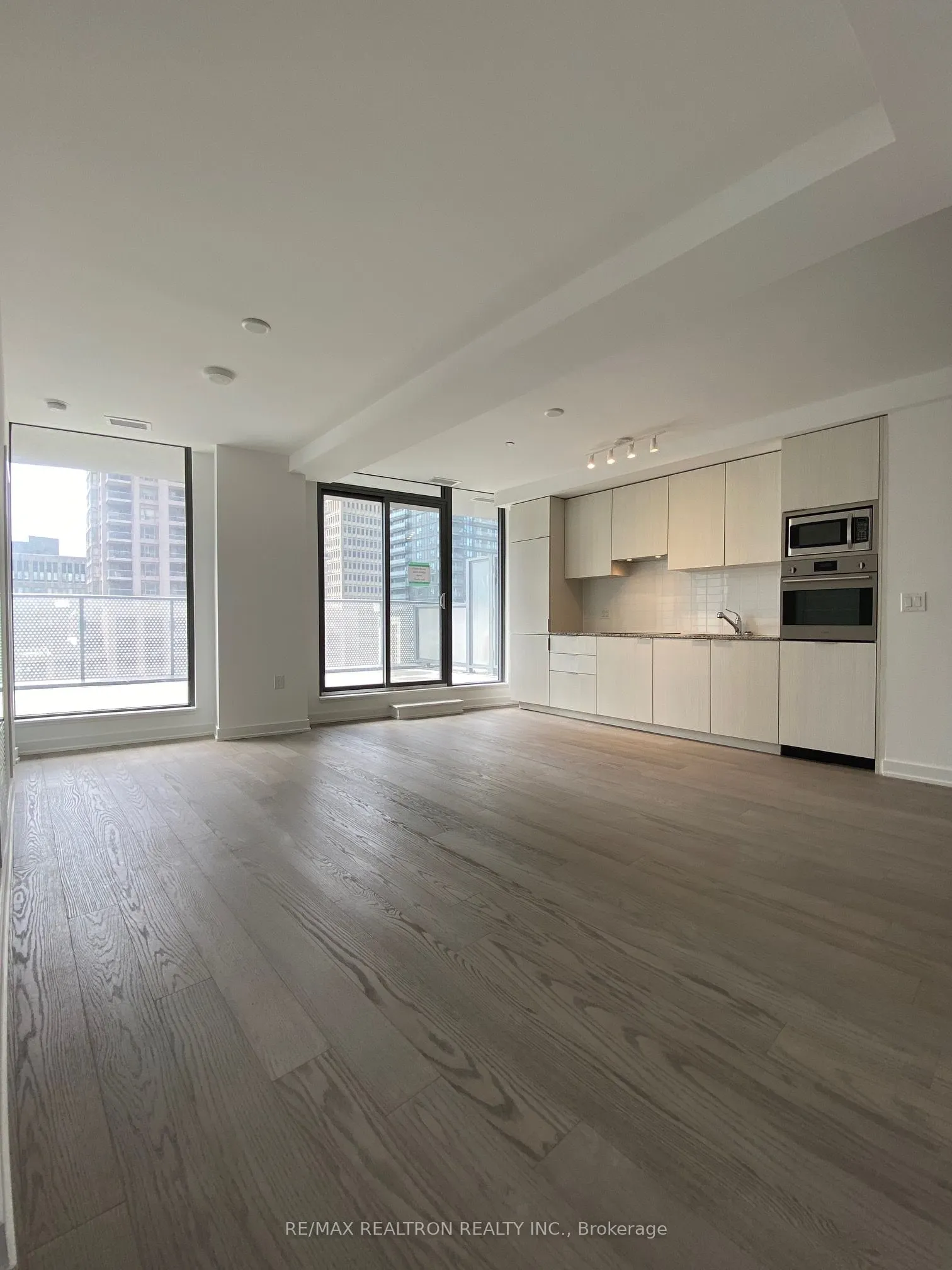 11 Wellesley Street W, #607