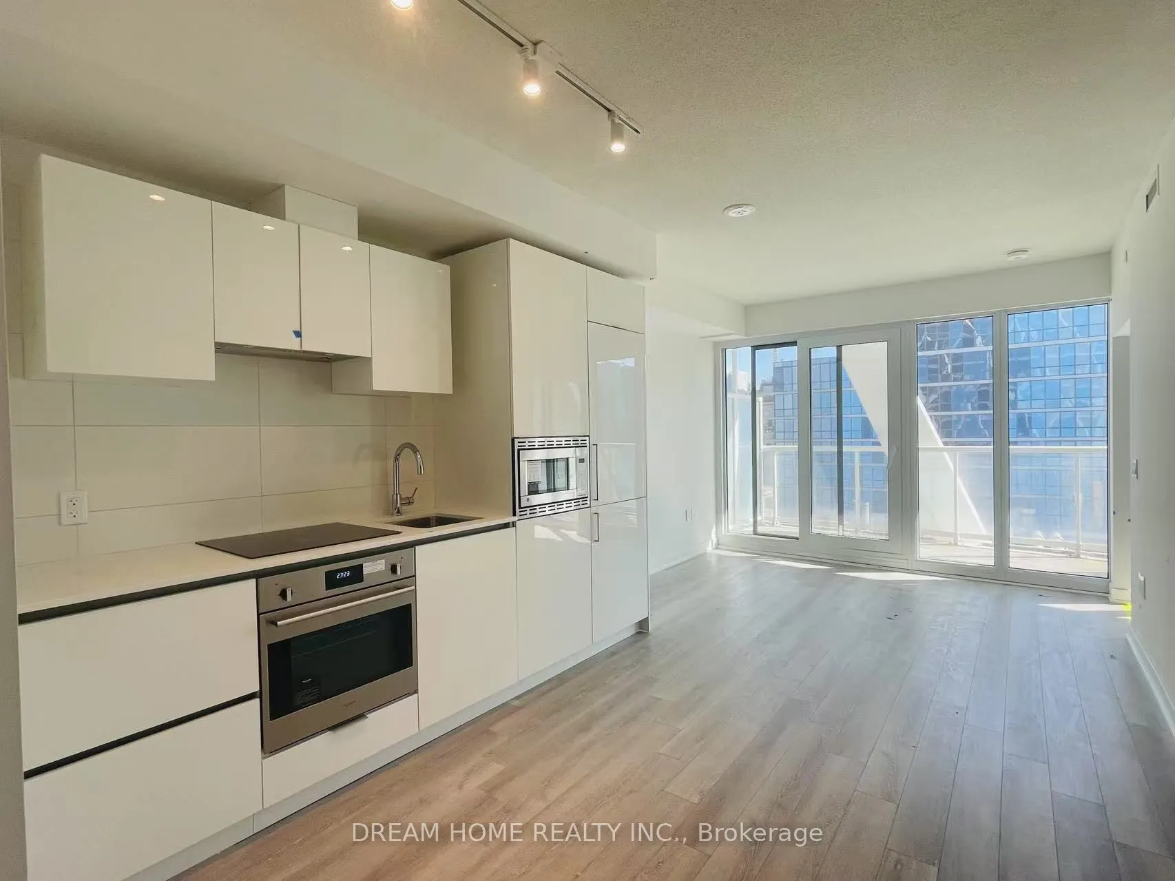 230 Simcoe Street, #2017