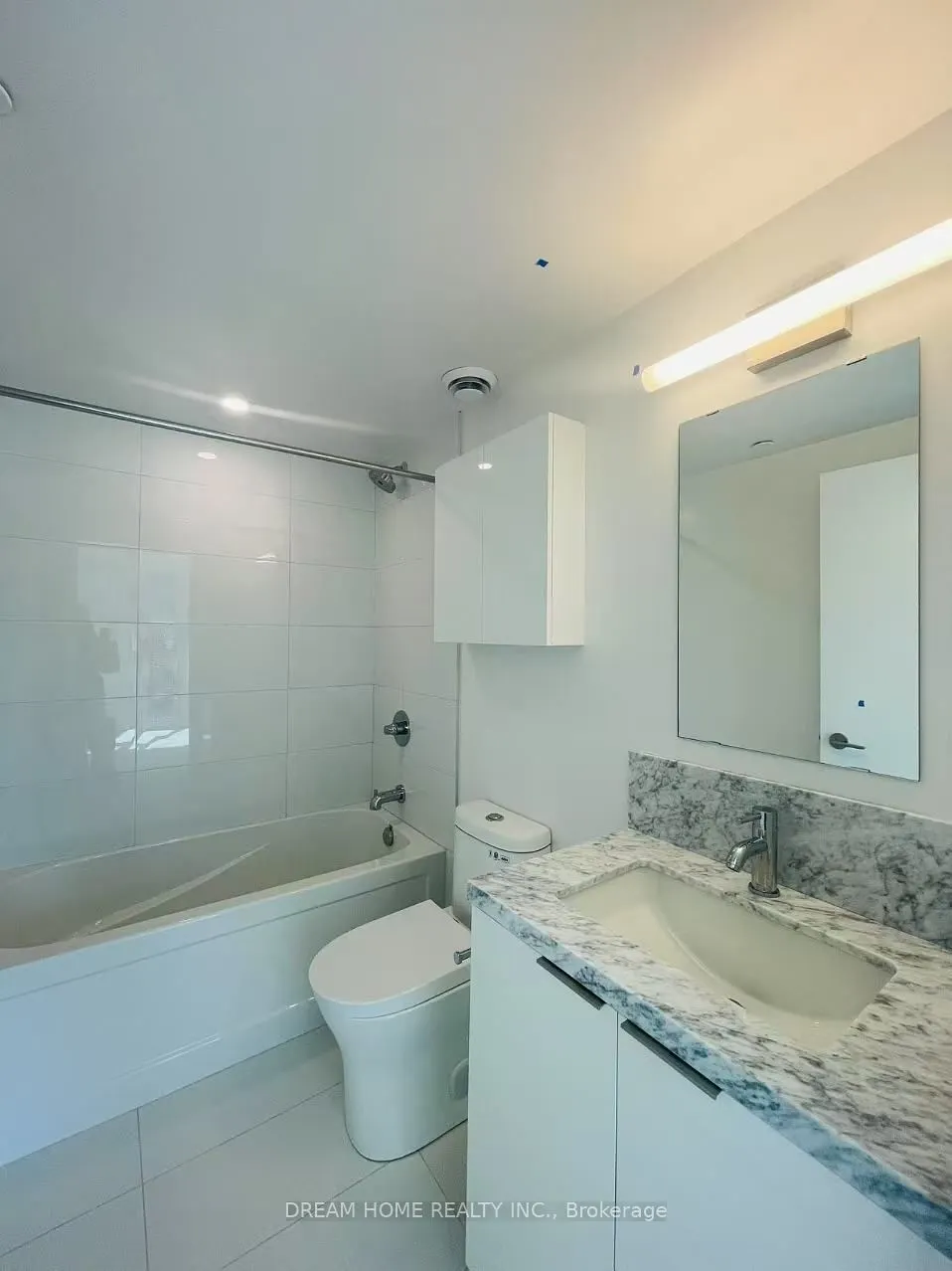 230 Simcoe Street, #2017