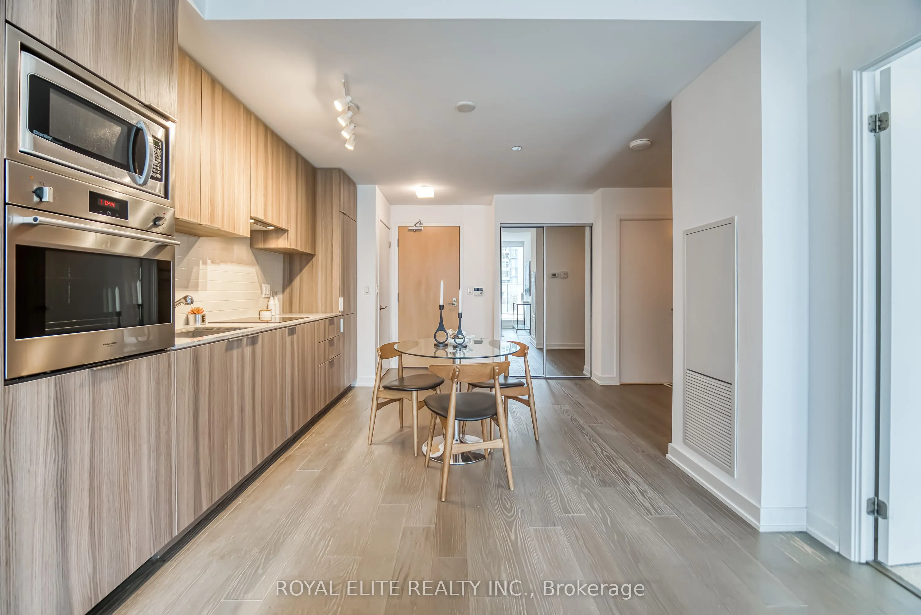 11 Wellesley Street W, #612