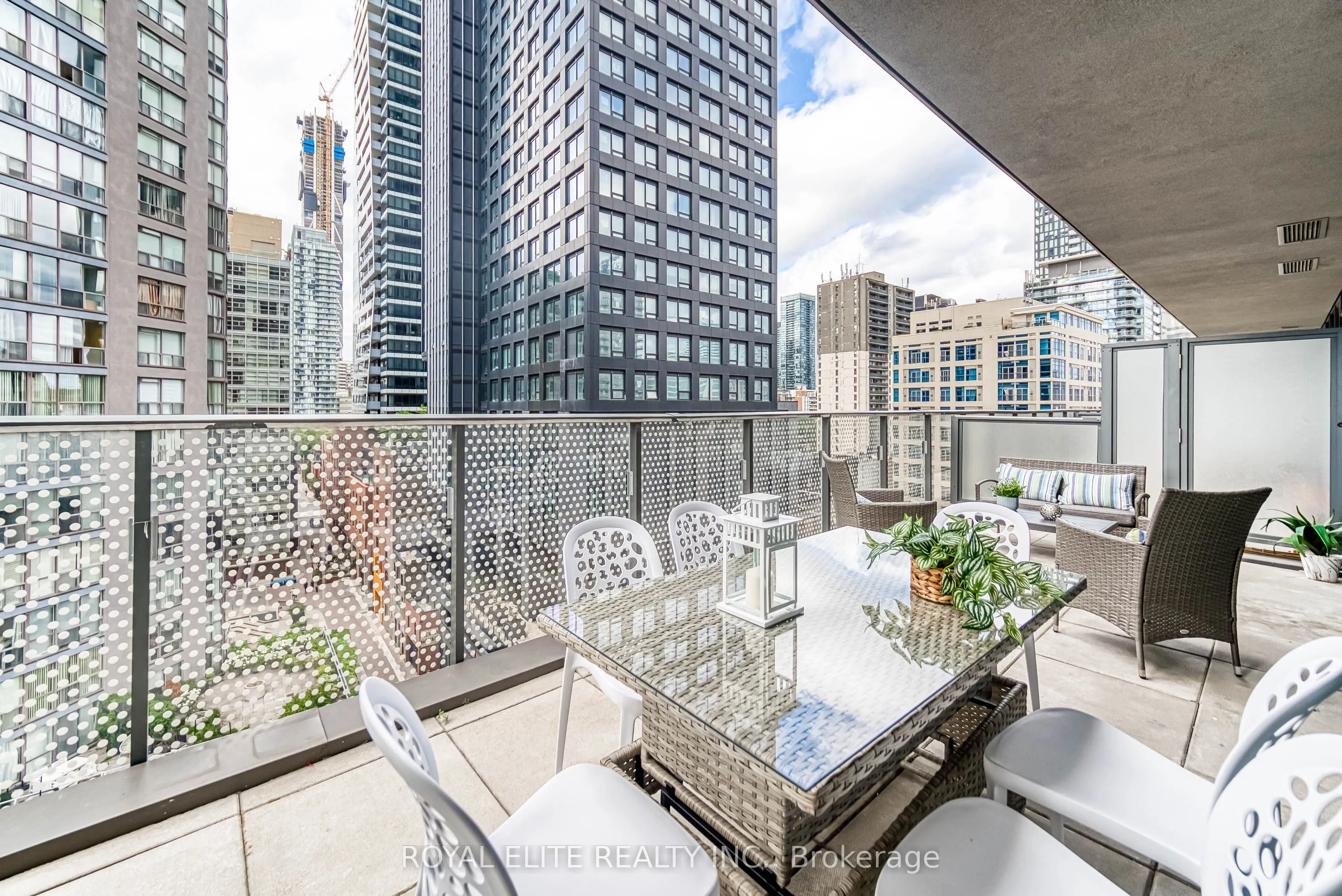 11 Wellesley Street W, #612