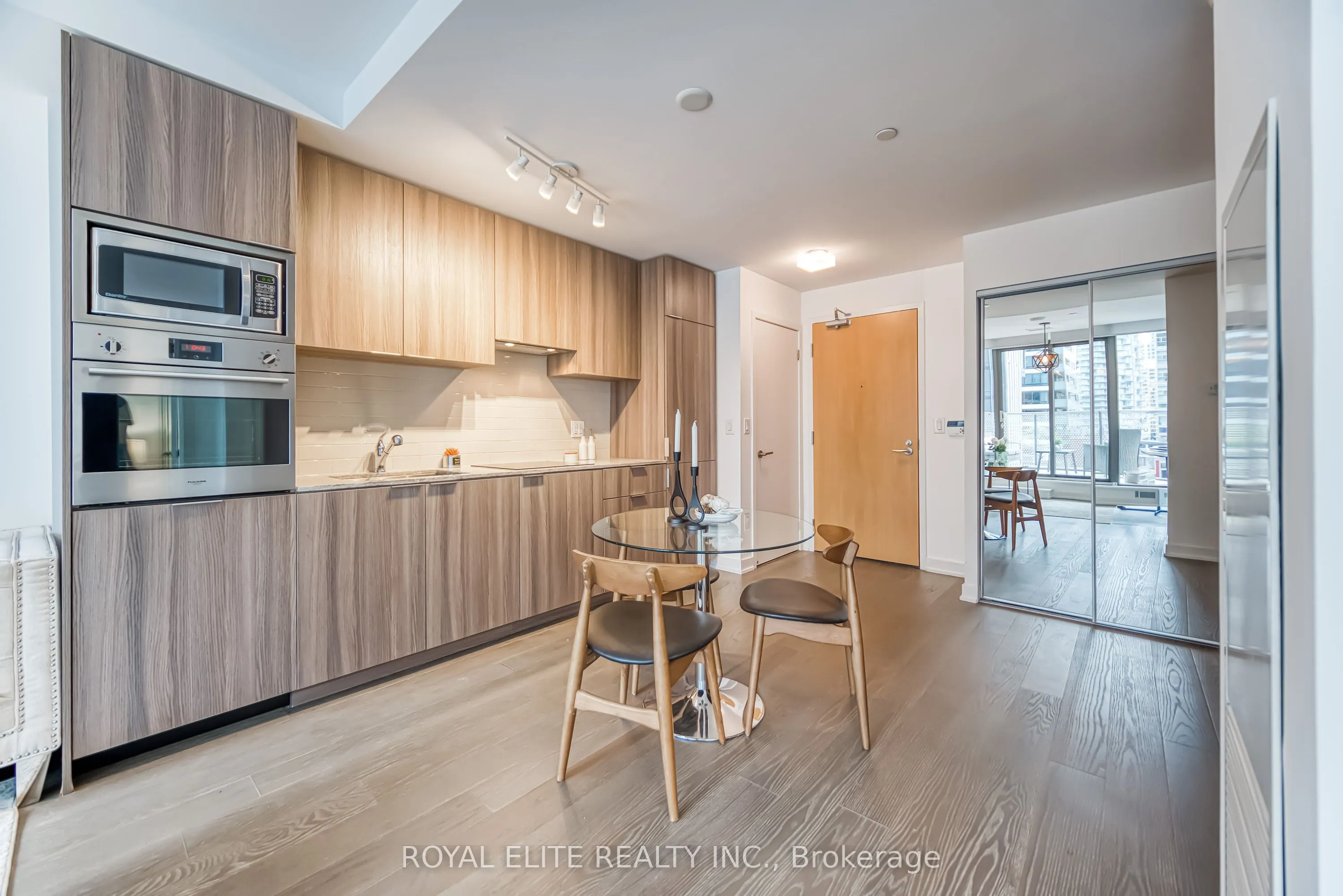 11 Wellesley Street W, #612
