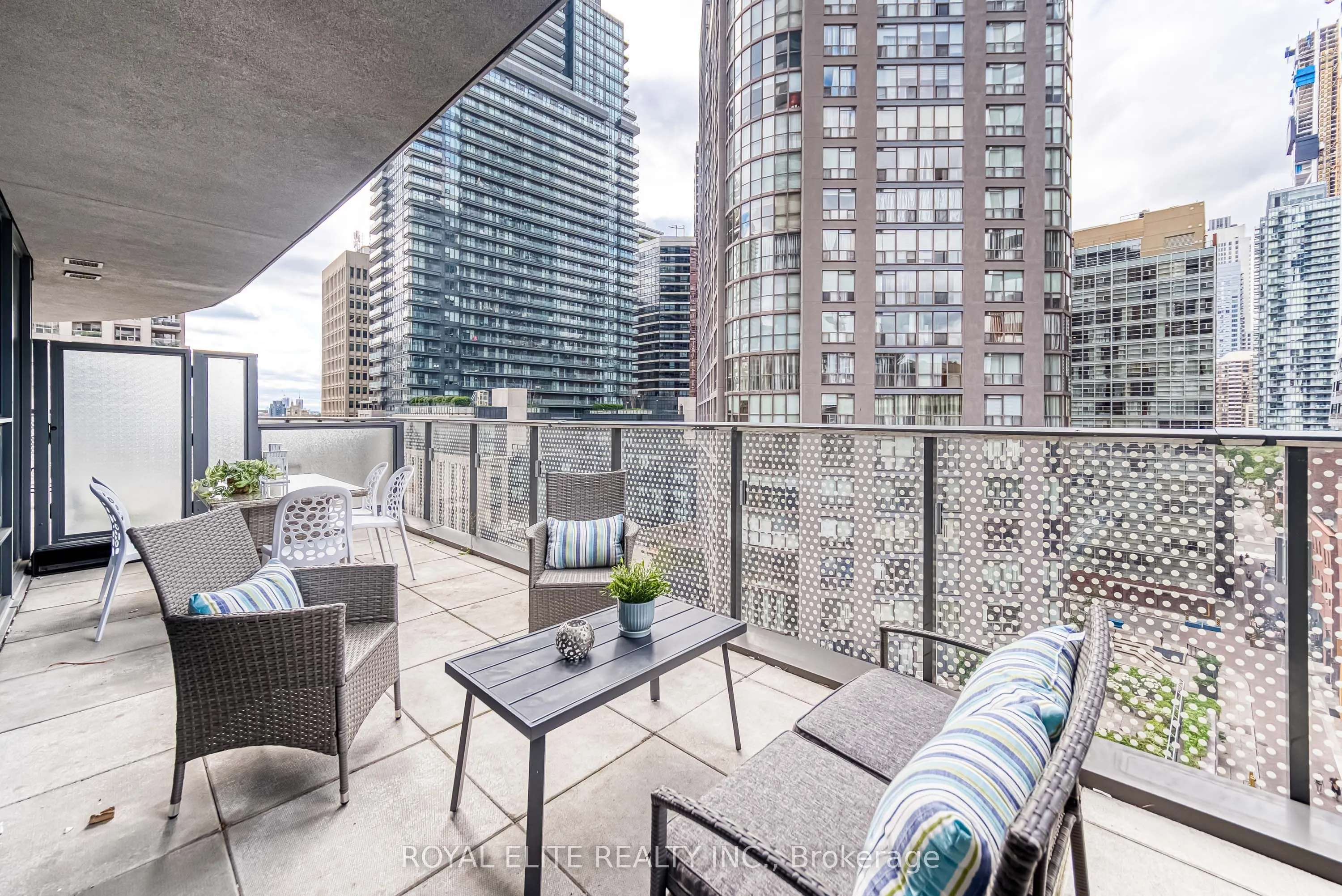 11 Wellesley Street W, #612