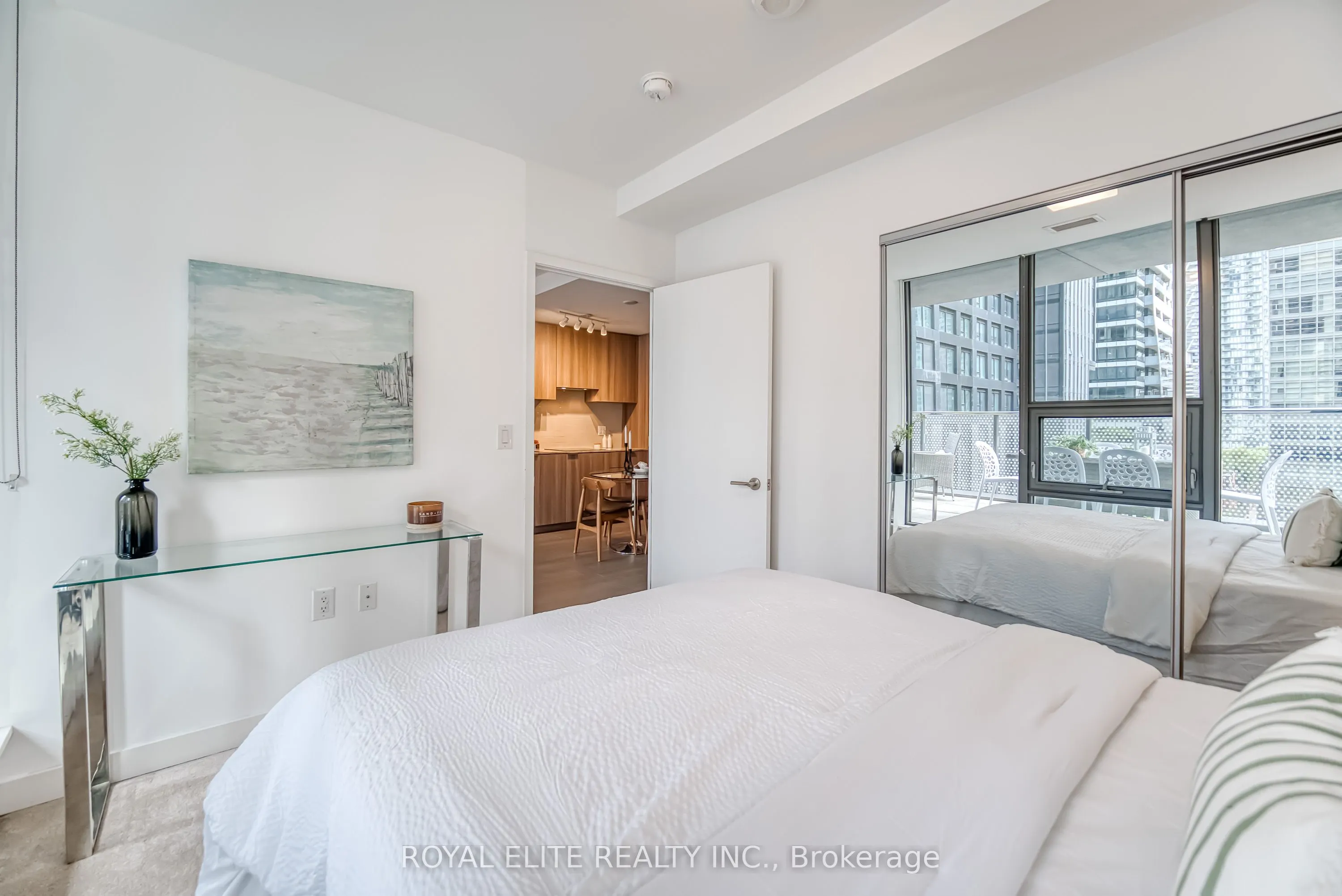 11 Wellesley Street W, #612