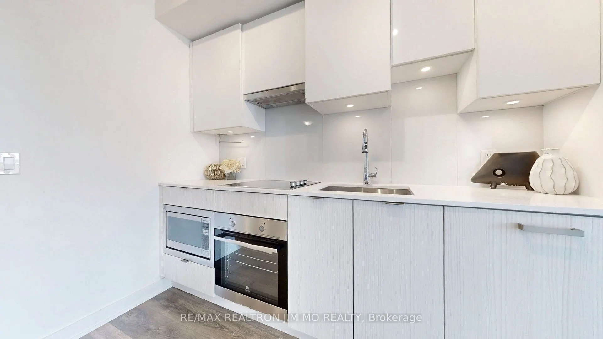 195 Redpath Avenue, #2205