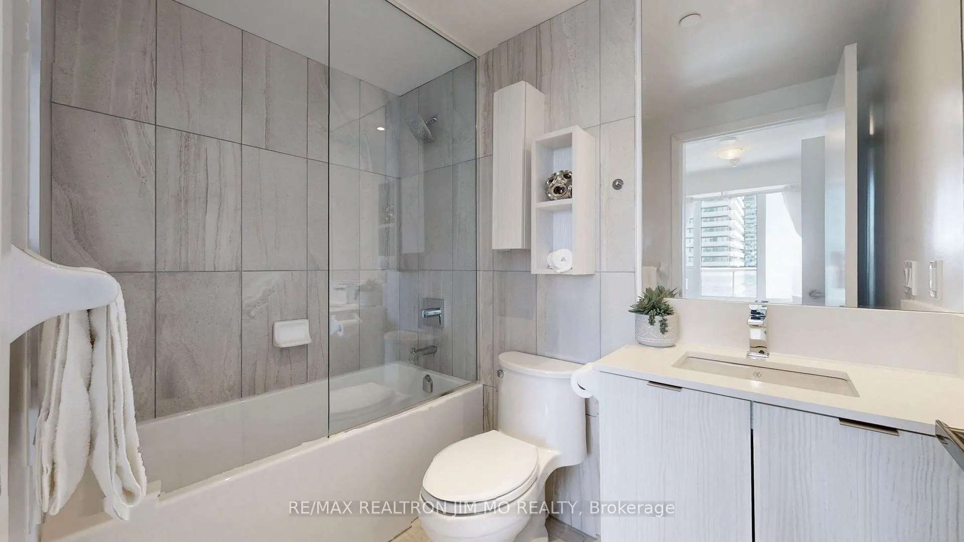195 Redpath Avenue, #2205