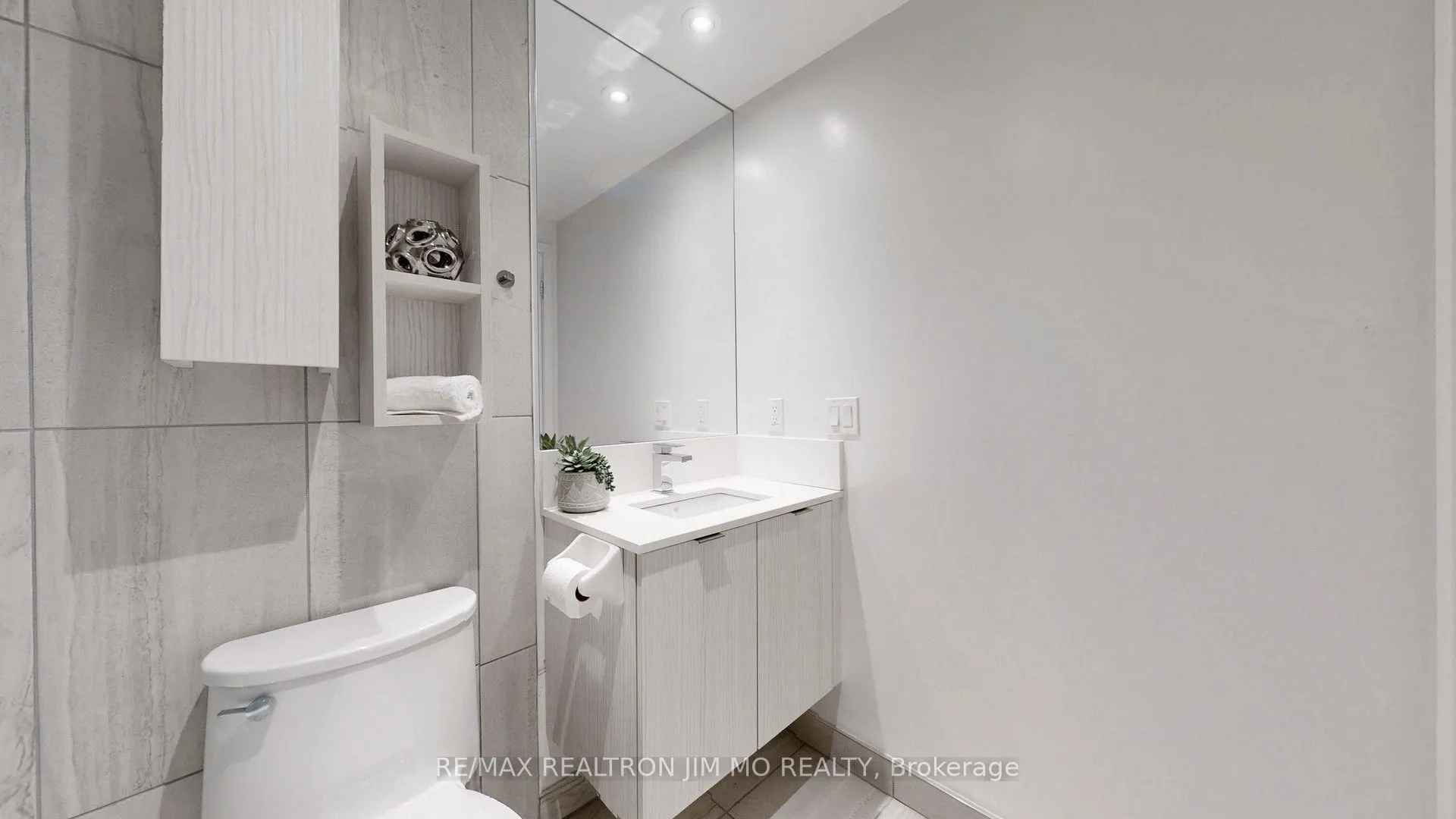 195 Redpath Avenue, #2205
