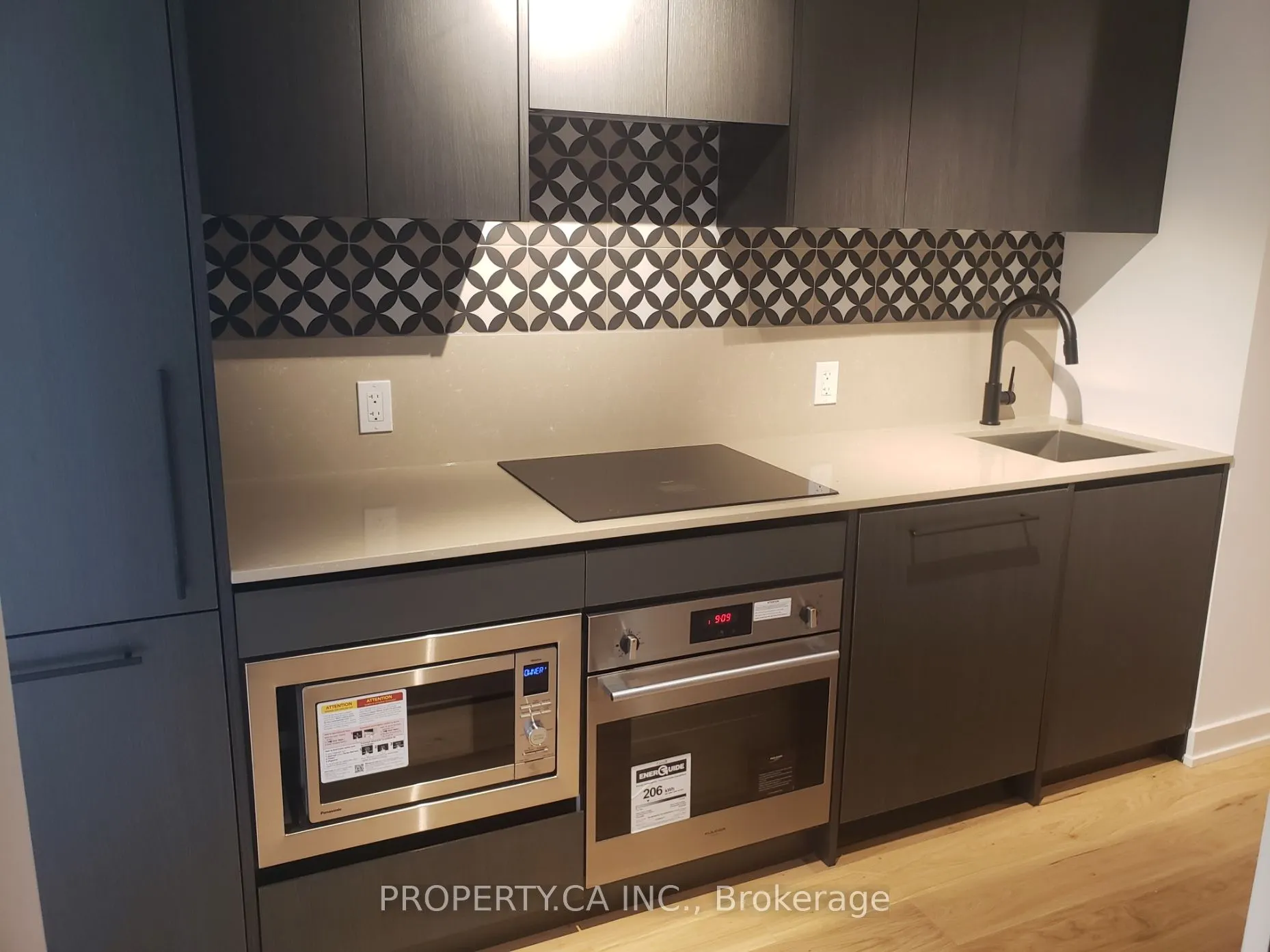 1200 Dundas Street W, #308