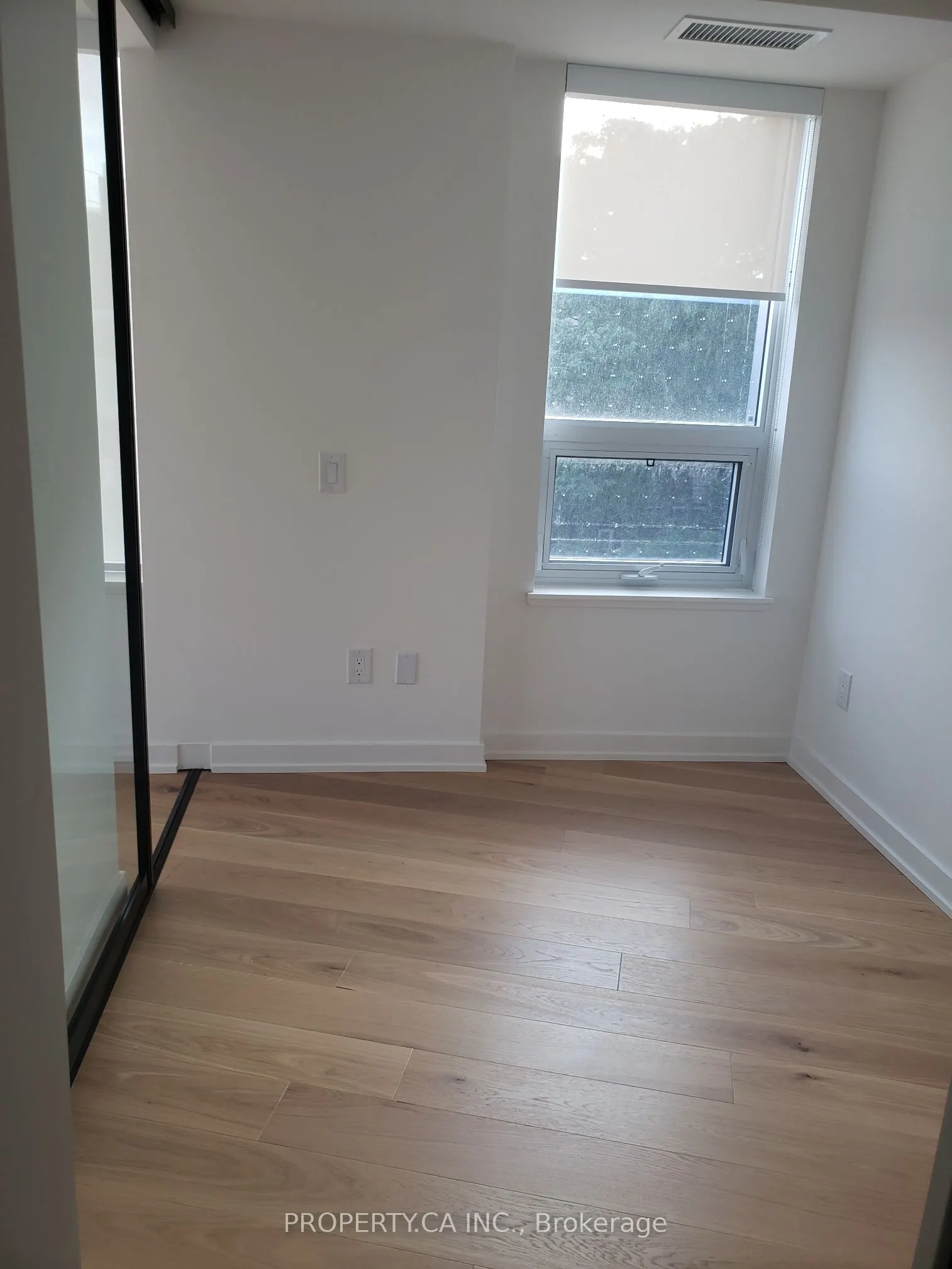 1200 Dundas Street W, #308