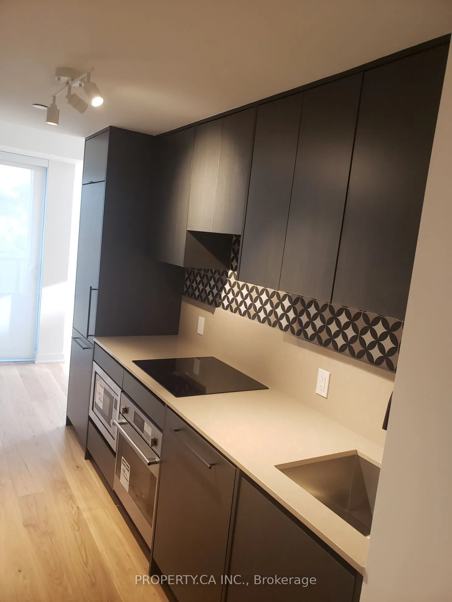 1200 Dundas Street W, #308