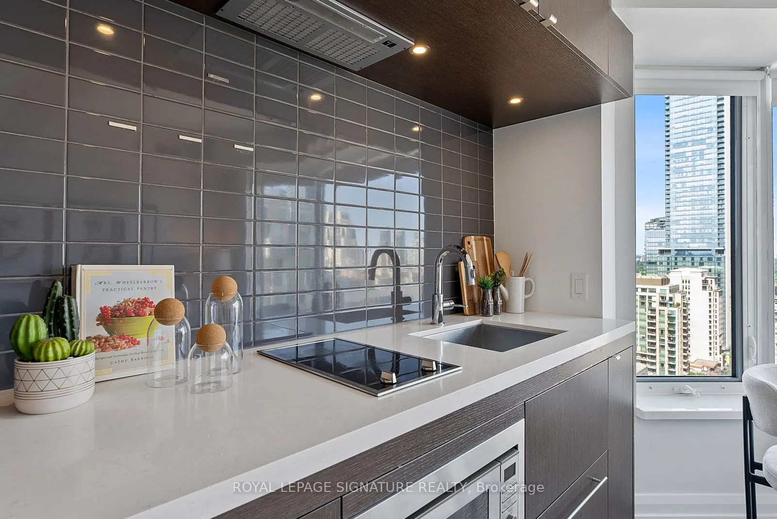 155 Yorkville Avenue, #2706