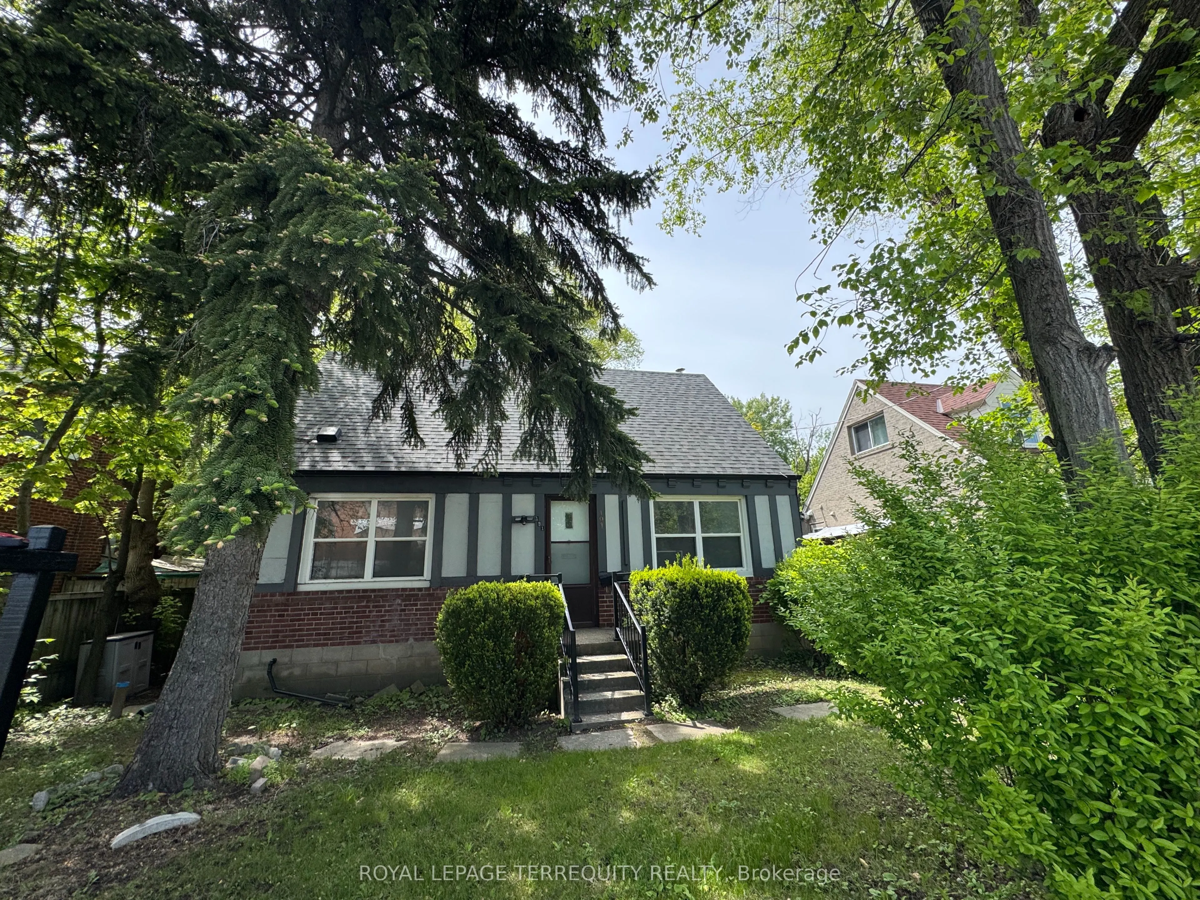 191 Finch Avenue W