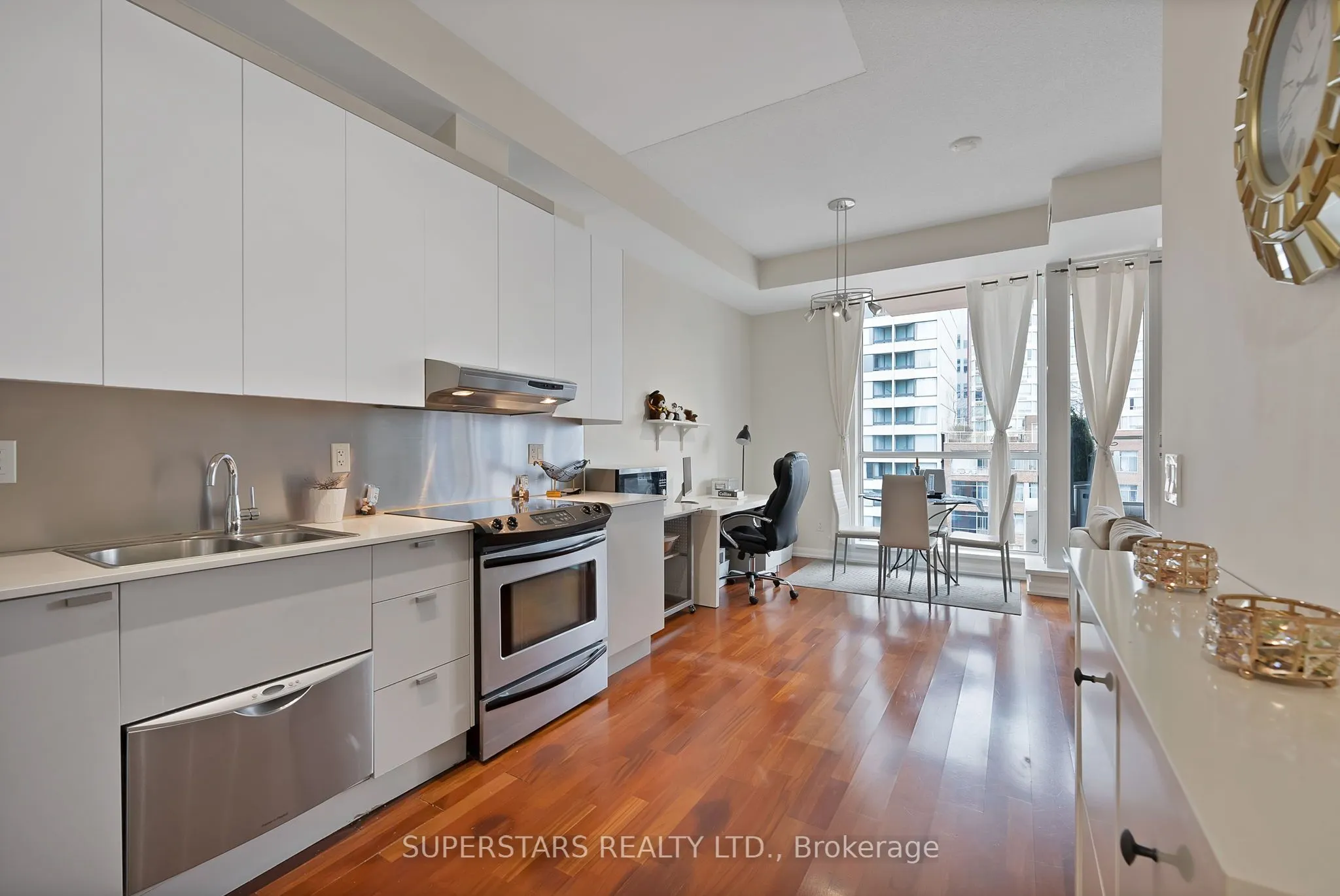 111 Elizabeth Street, #1820