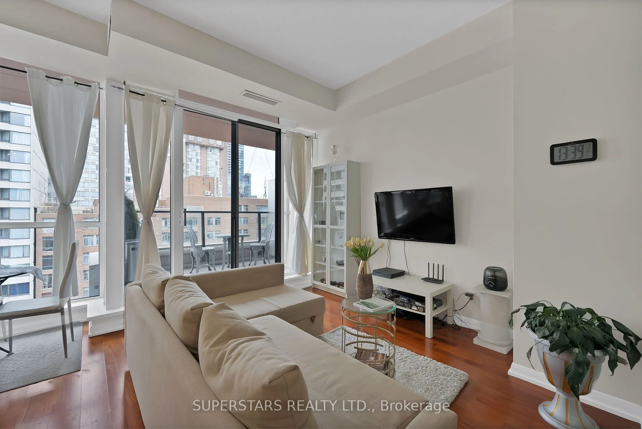 111 Elizabeth Street, #1820