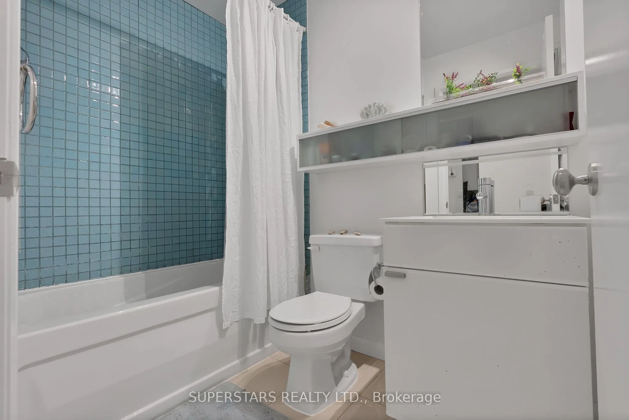 111 Elizabeth Street, #1820