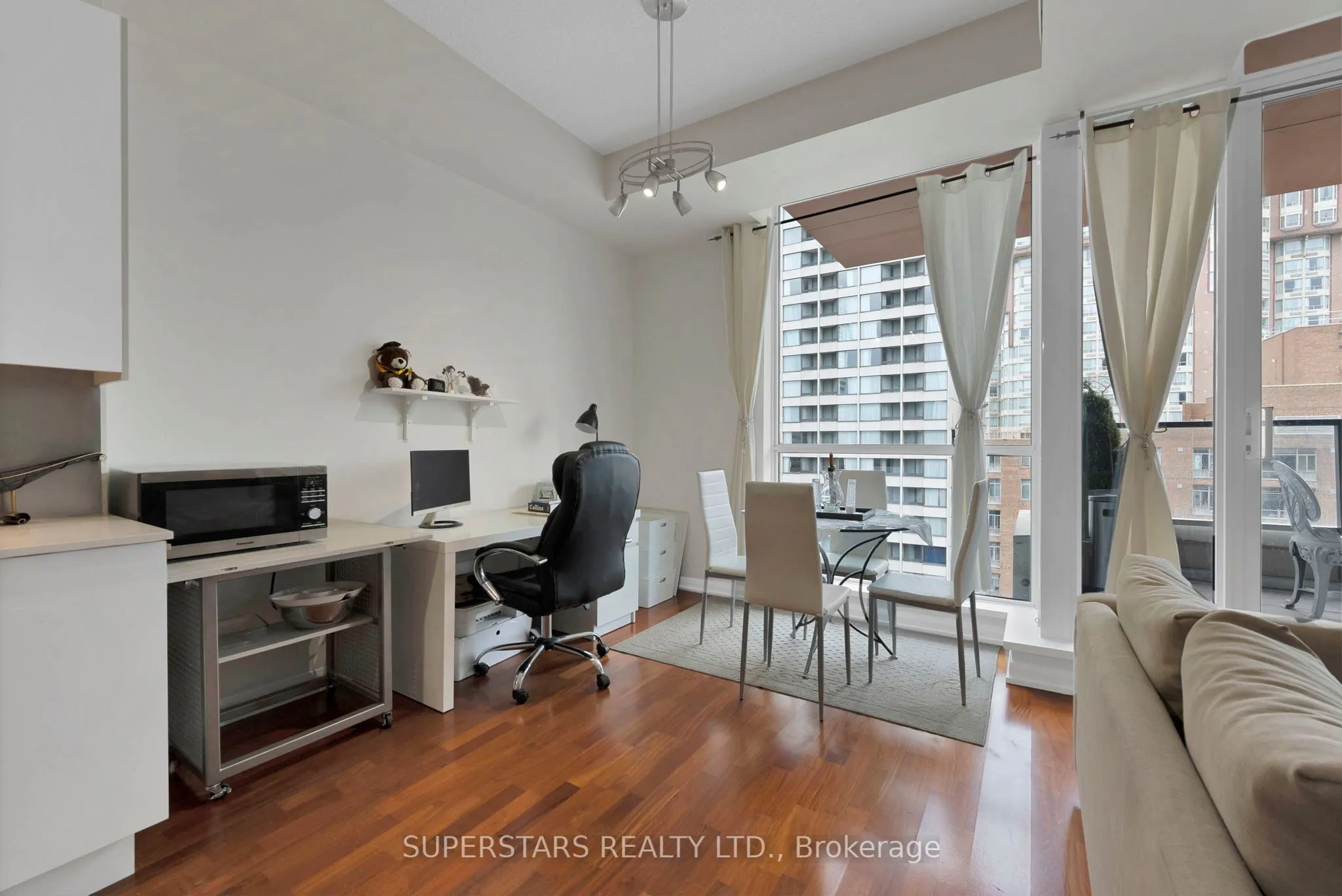 111 Elizabeth Street, #1820