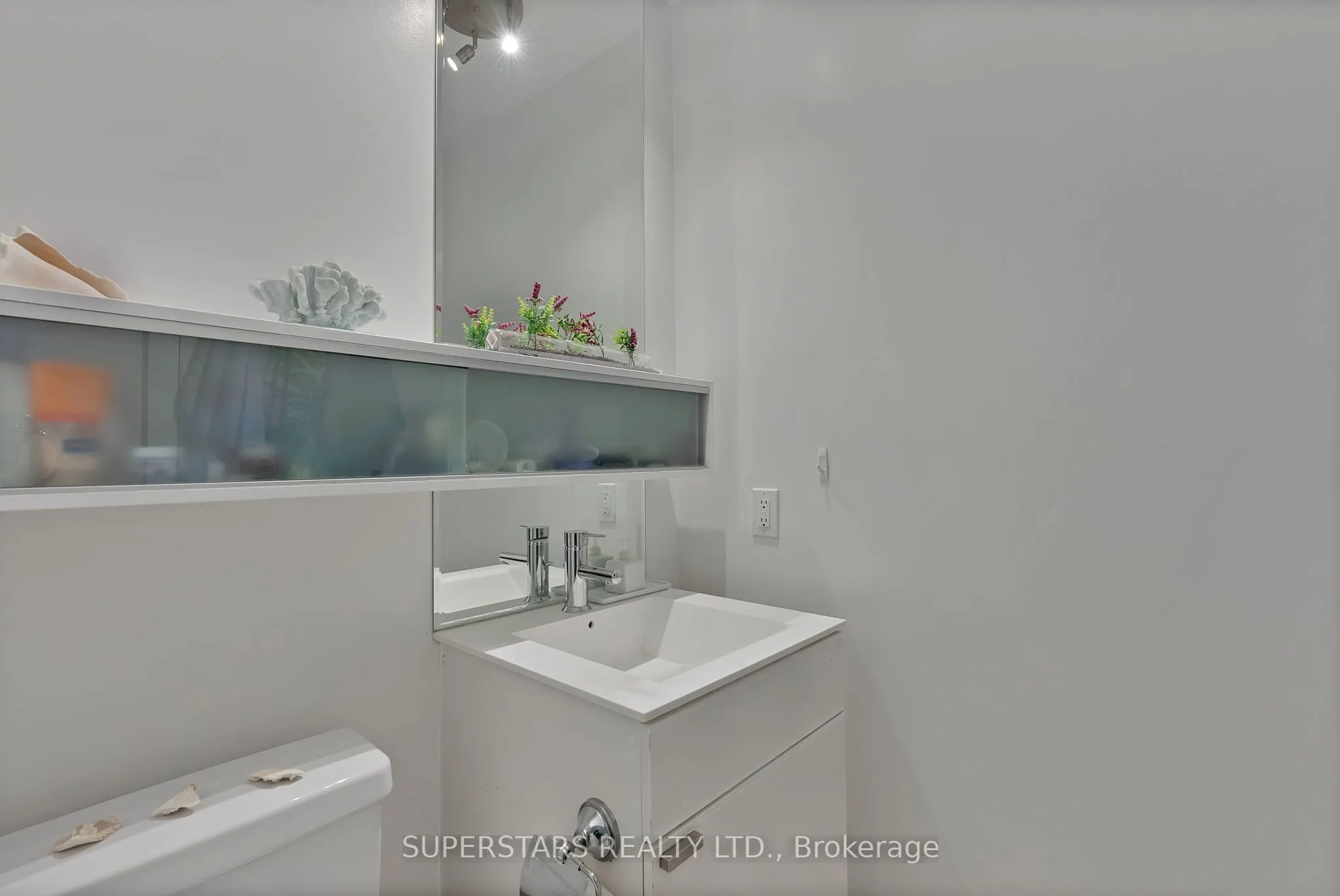 111 Elizabeth Street, #1820