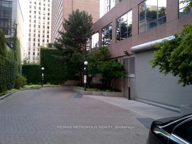 7 Carlton Street, #1814