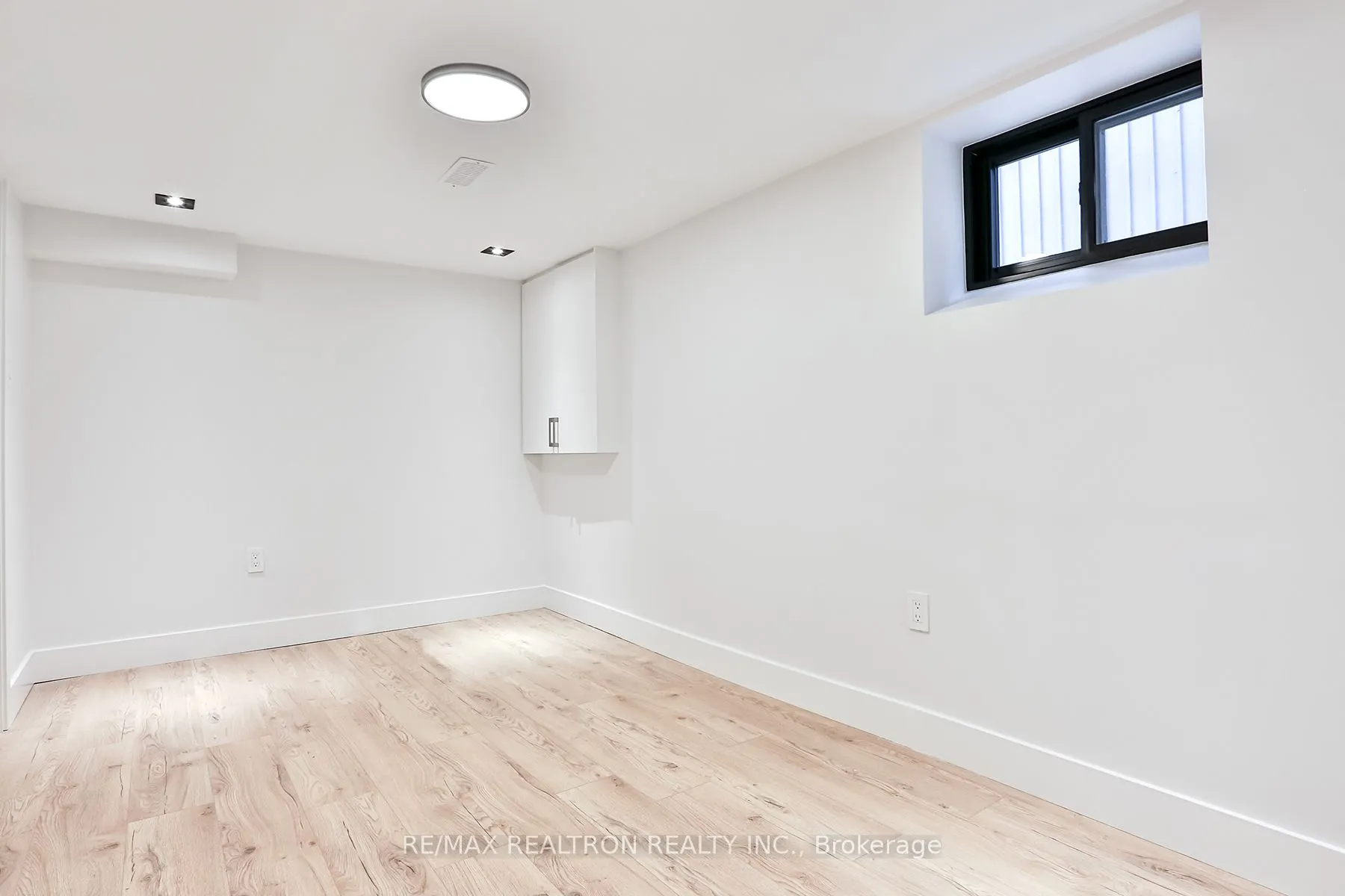 40 Salisbury Avenue