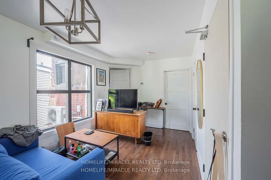 1 Givins Street