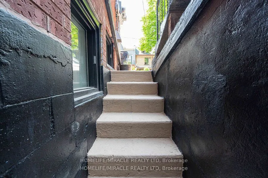 1 Givins Street
