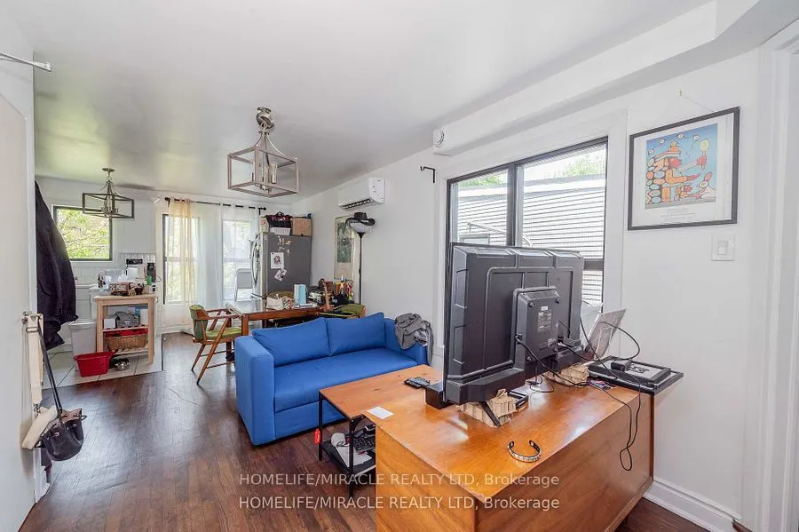 1 Givins Street